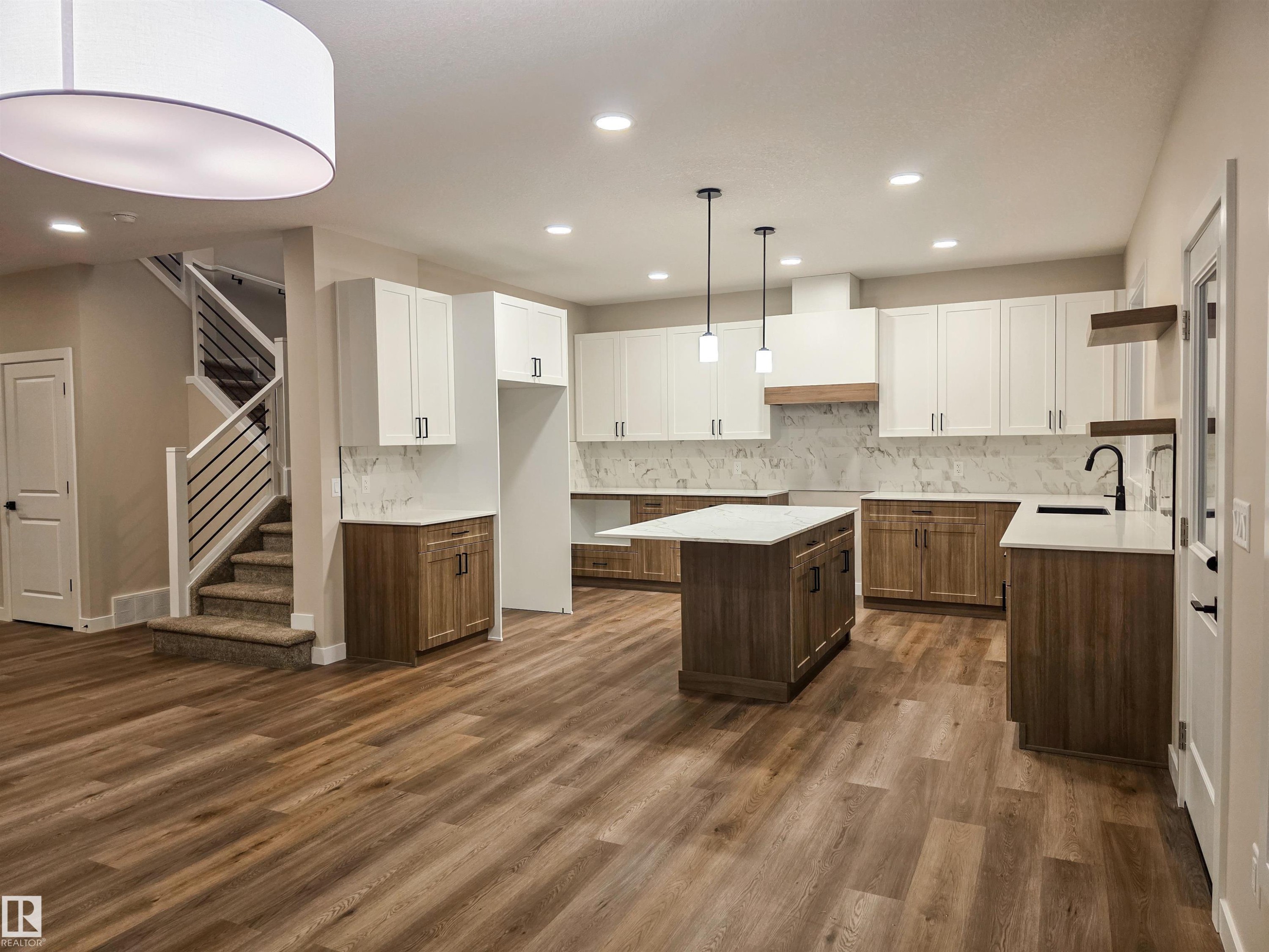 227 Ravine Drive, Devon, AB - Indoor Photo Showing Kitchen With Upgraded Kitchen