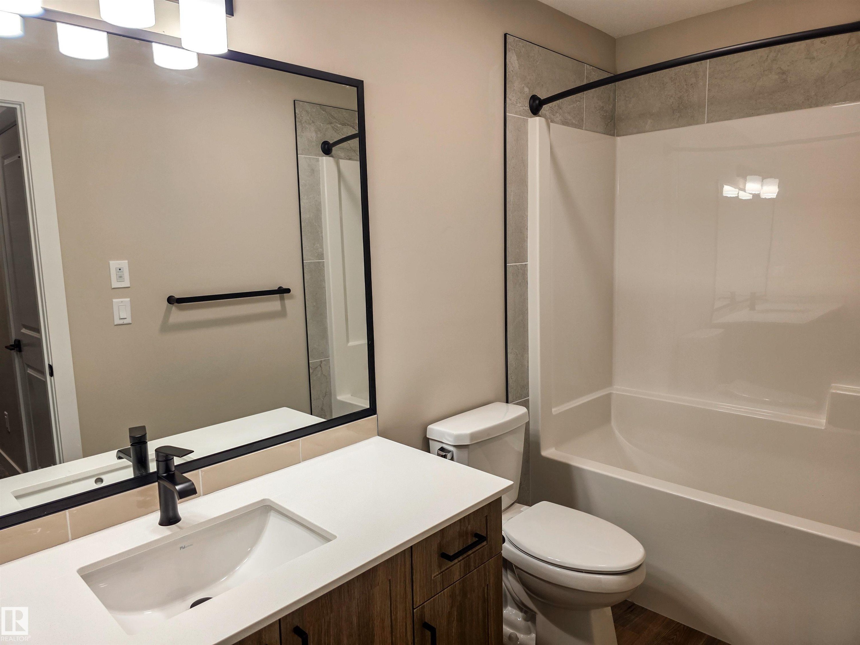 227 Ravine Drive, Devon, AB - Indoor Photo Showing Bathroom