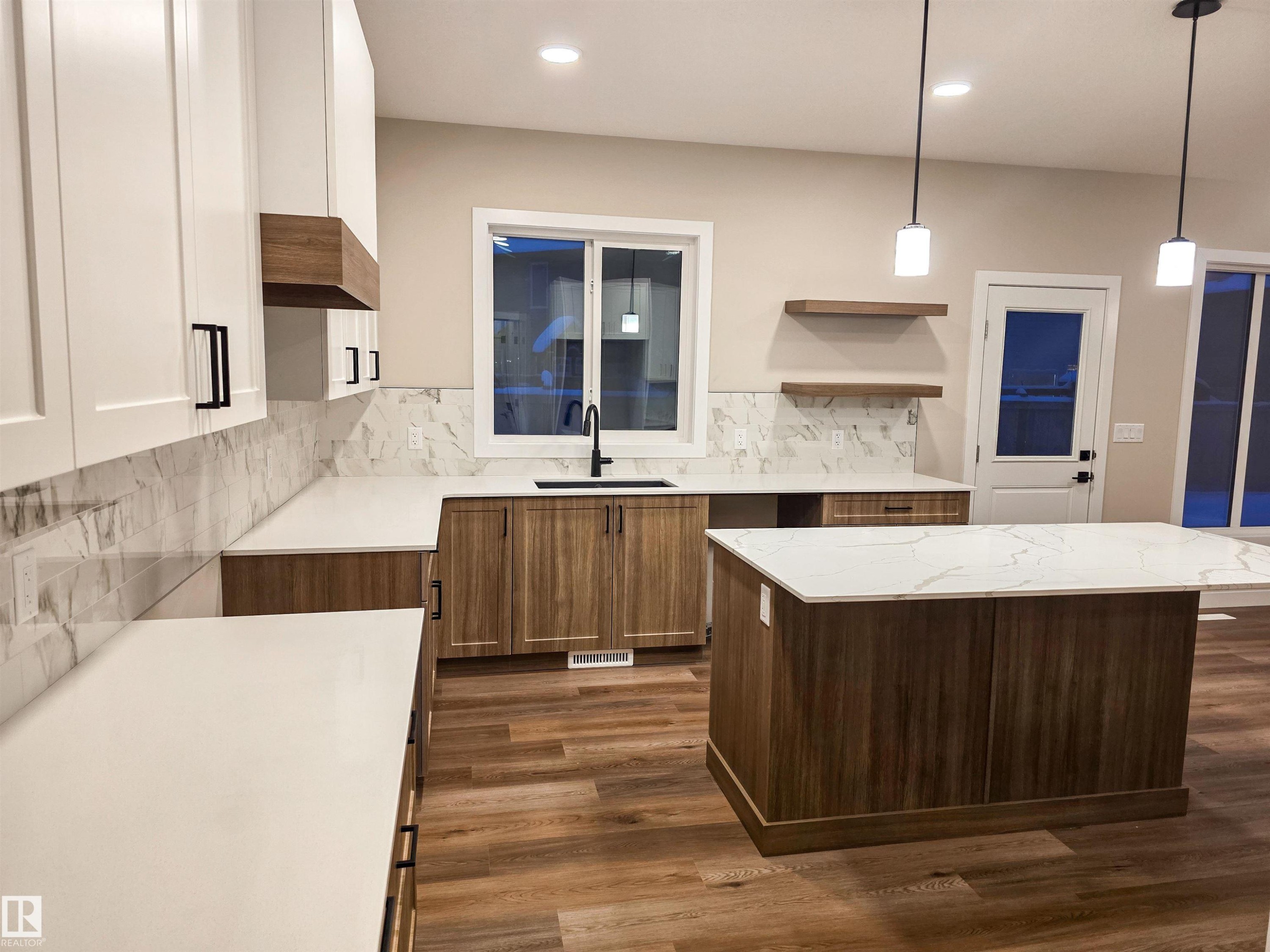 227 Ravine Drive, Devon, AB - Indoor Photo Showing Kitchen
