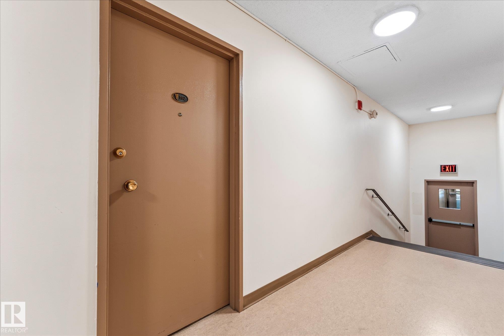 102 13910 Stony Plain Road, Edmonton, AB - Indoor Photo Showing Other Room