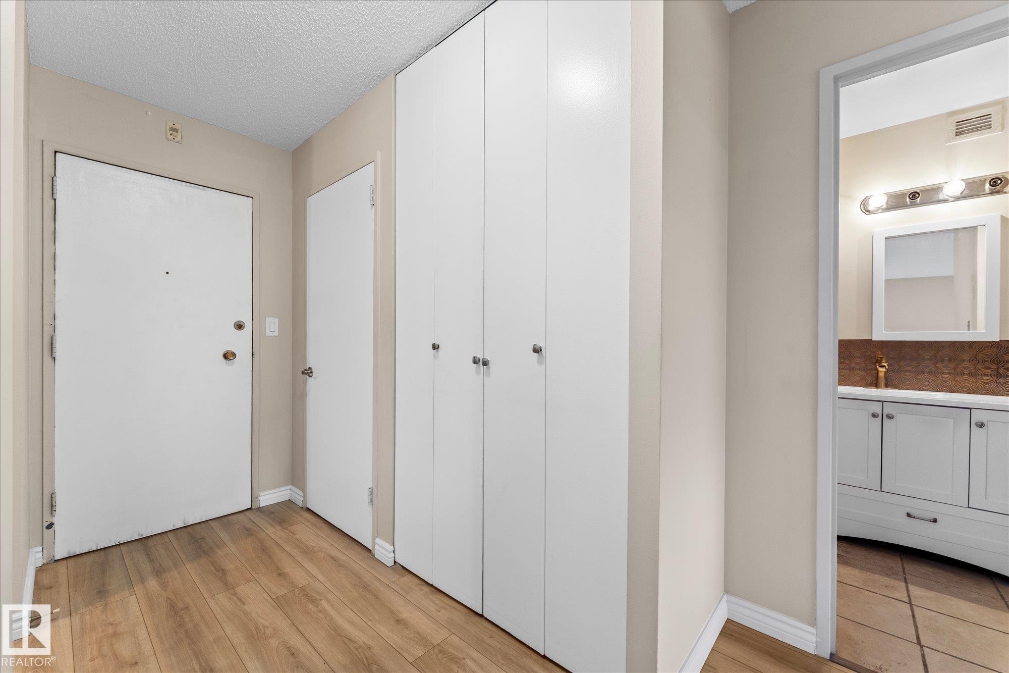 102 13910 Stony Plain Road, Edmonton, AB - Indoor Photo Showing Other Room