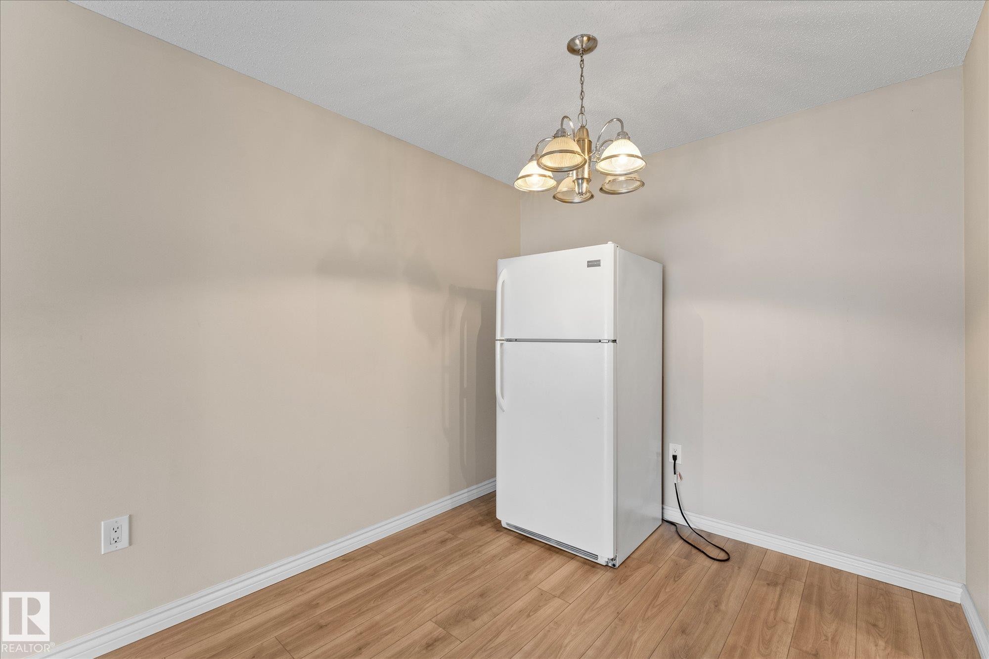 102 13910 Stony Plain Road, Edmonton, AB - Indoor Photo Showing Other Room