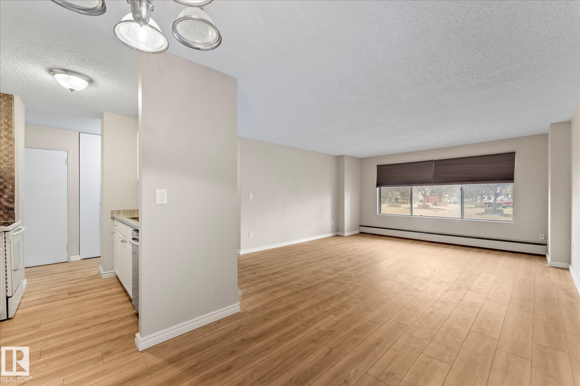 102 13910 Stony Plain Road, Edmonton, AB - Indoor Photo Showing Other Room