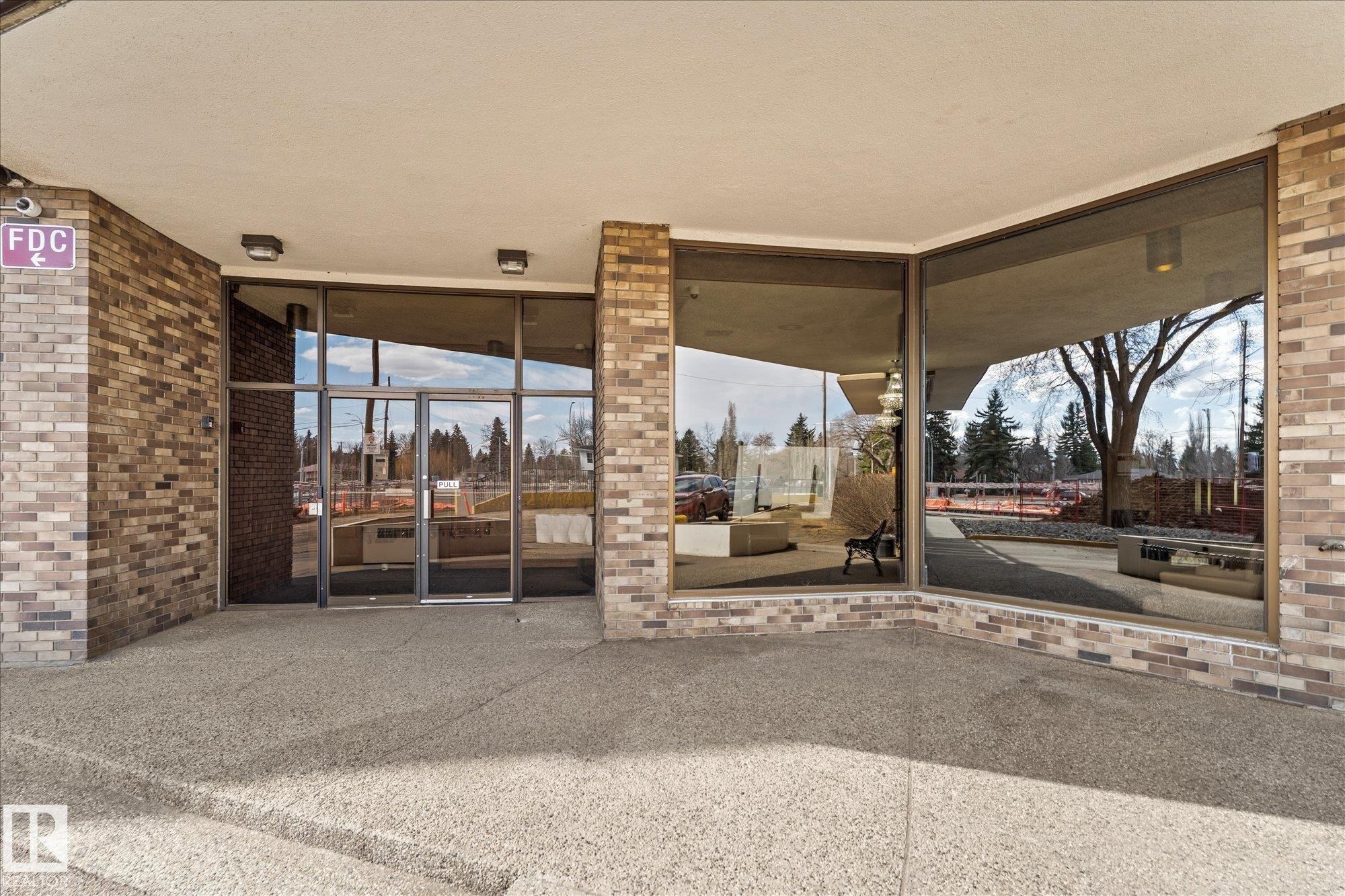 102 13910 Stony Plain Road, Edmonton, AB - Outdoor