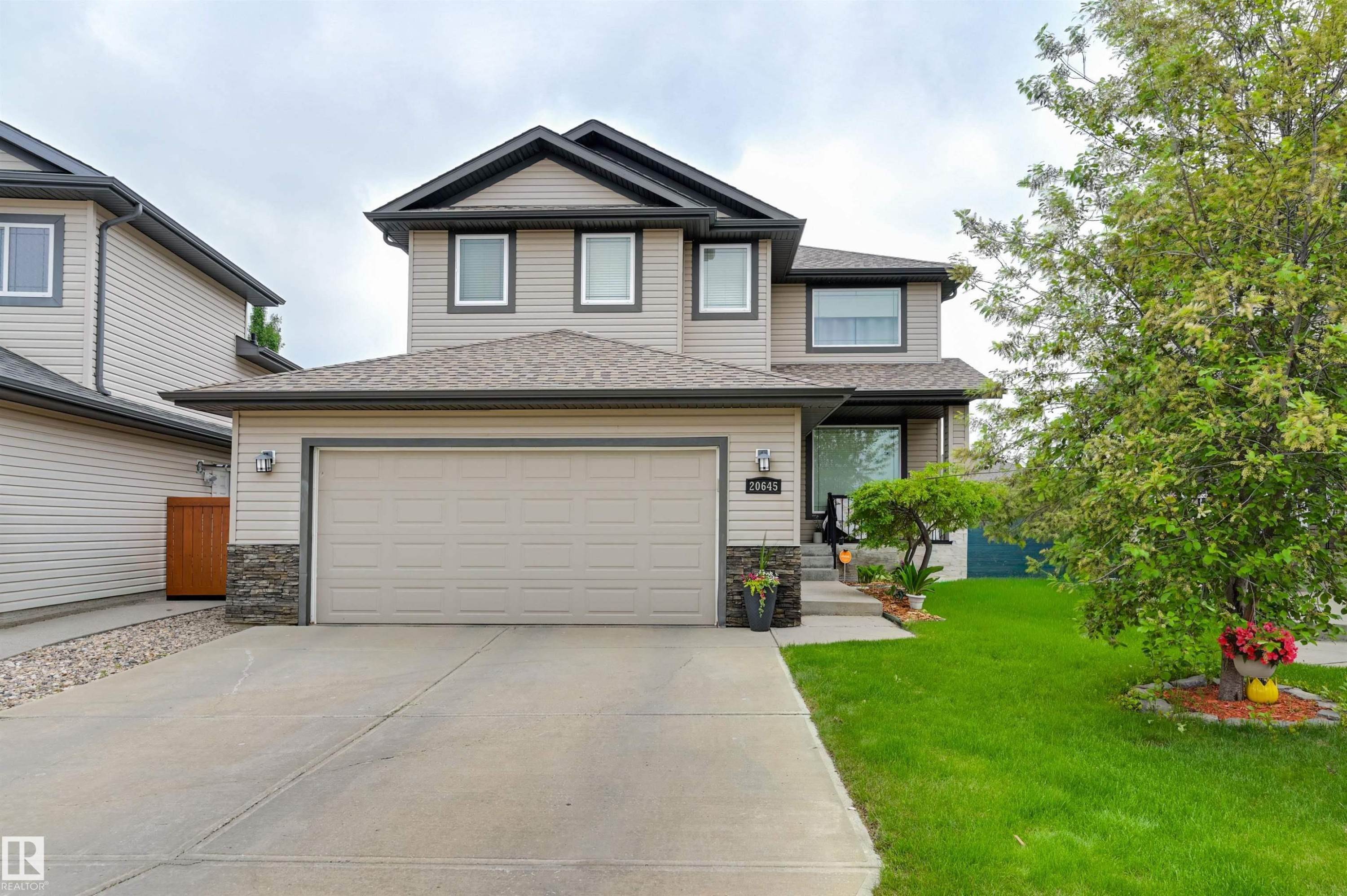 20645 93A Avenue, Edmonton, AB - Outdoor With Facade