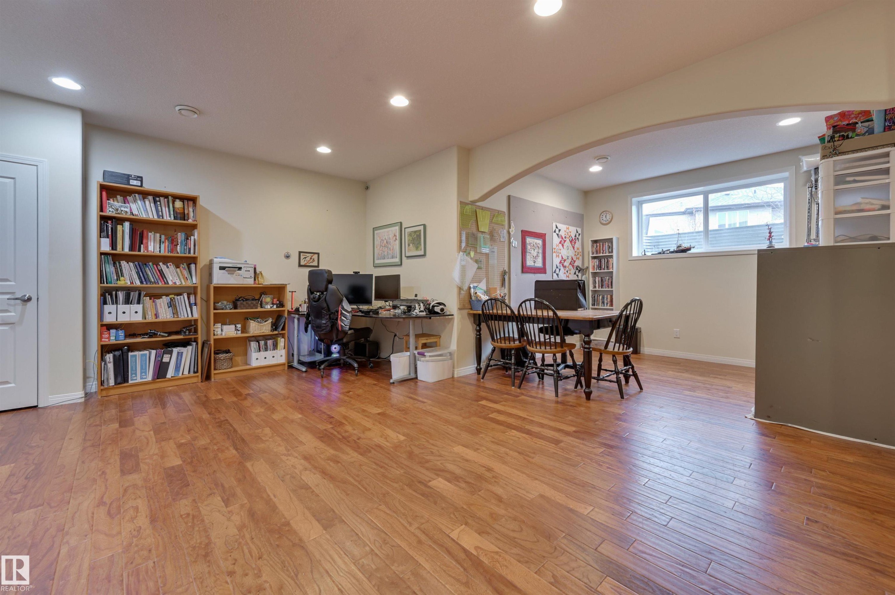 20645 93A Avenue, Edmonton, AB - Indoor