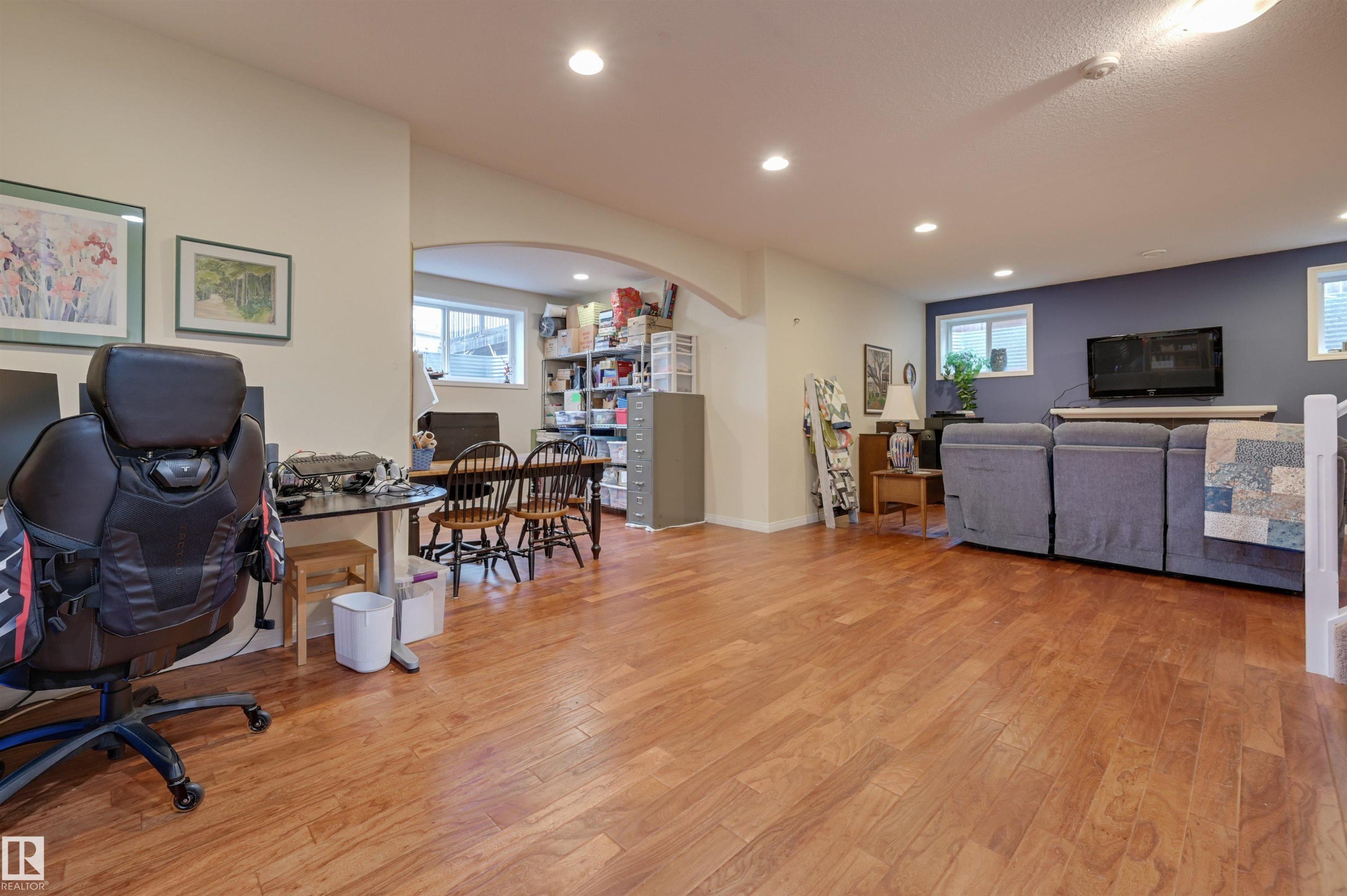 20645 93A Avenue, Edmonton, AB - Indoor