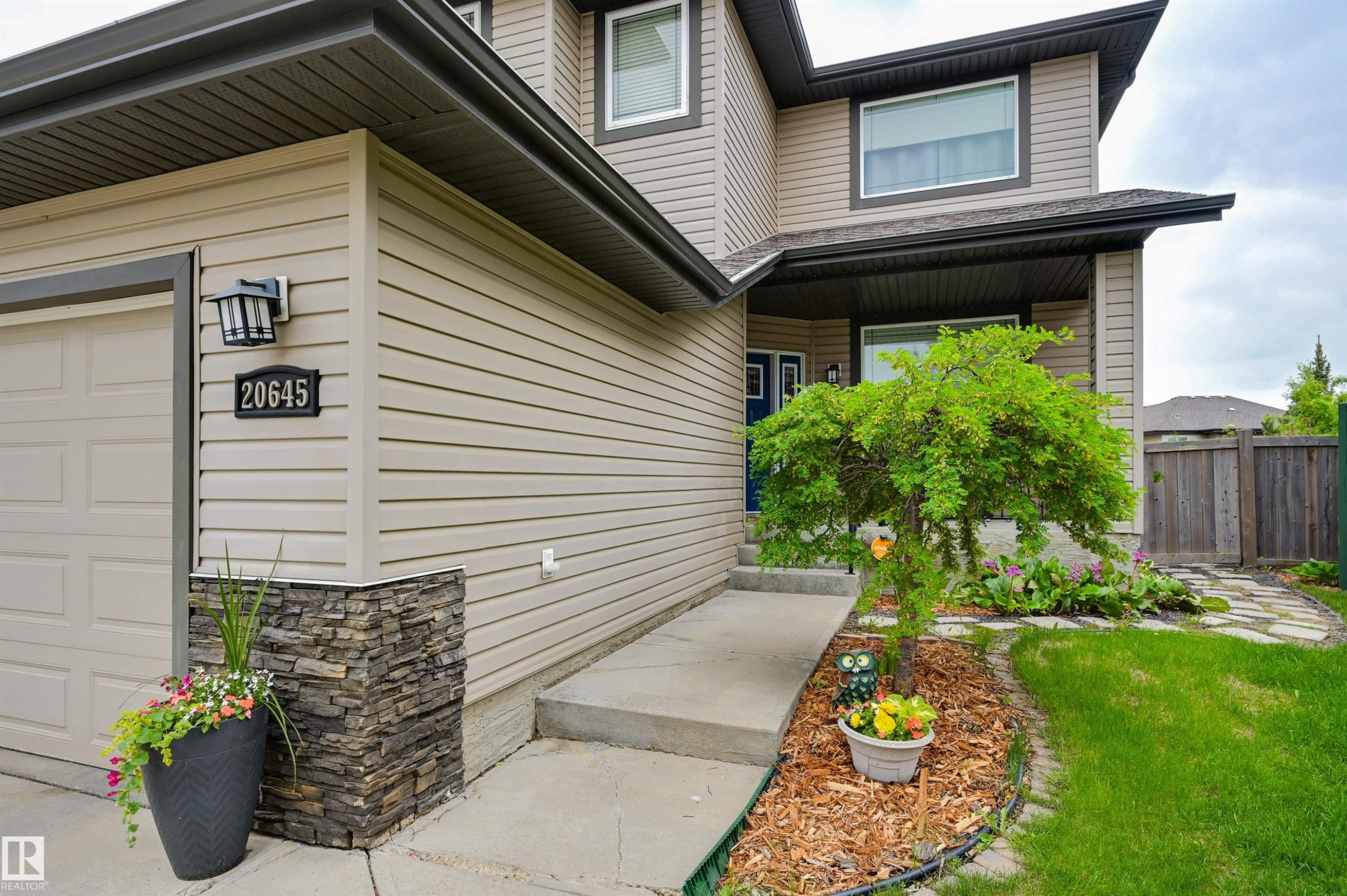 20645 93A Avenue, Edmonton, AB - Outdoor