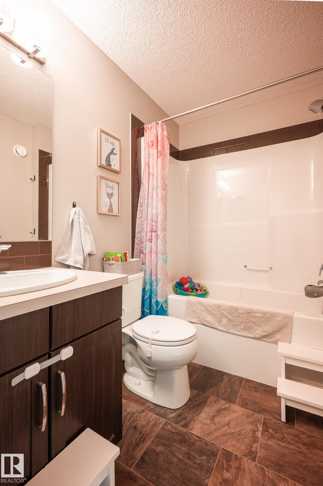 1245 Mcconachie Boulevard, Edmonton, AB - Indoor Photo Showing Bathroom