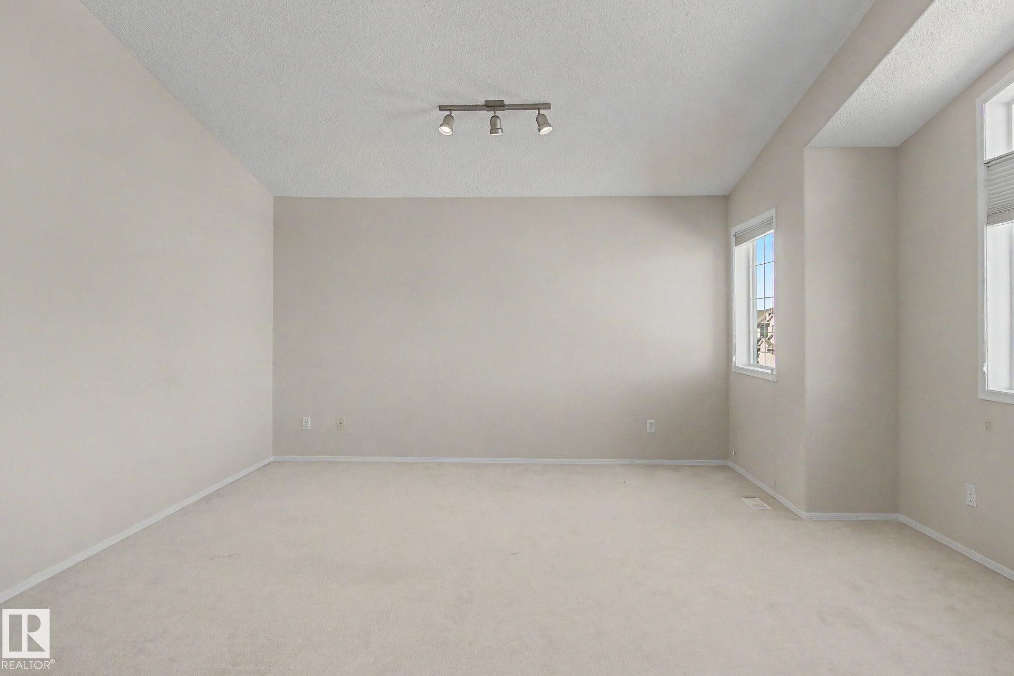 3505 Mclean Crescent, Edmonton, AB - Indoor Photo Showing Other Room