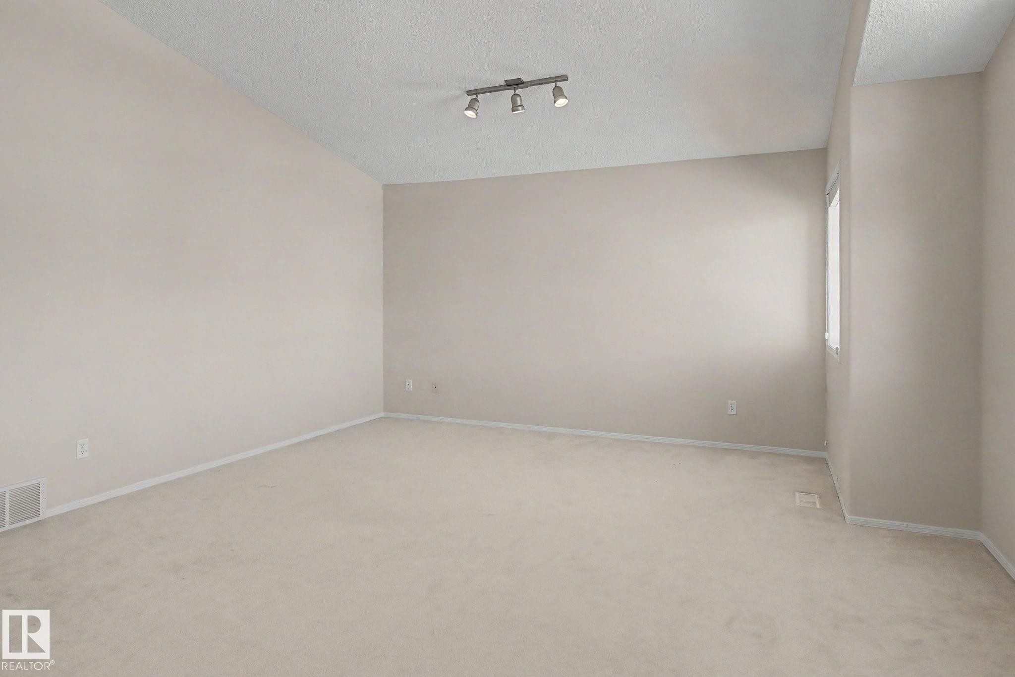 3505 Mclean Crescent, Edmonton, AB - Indoor Photo Showing Other Room
