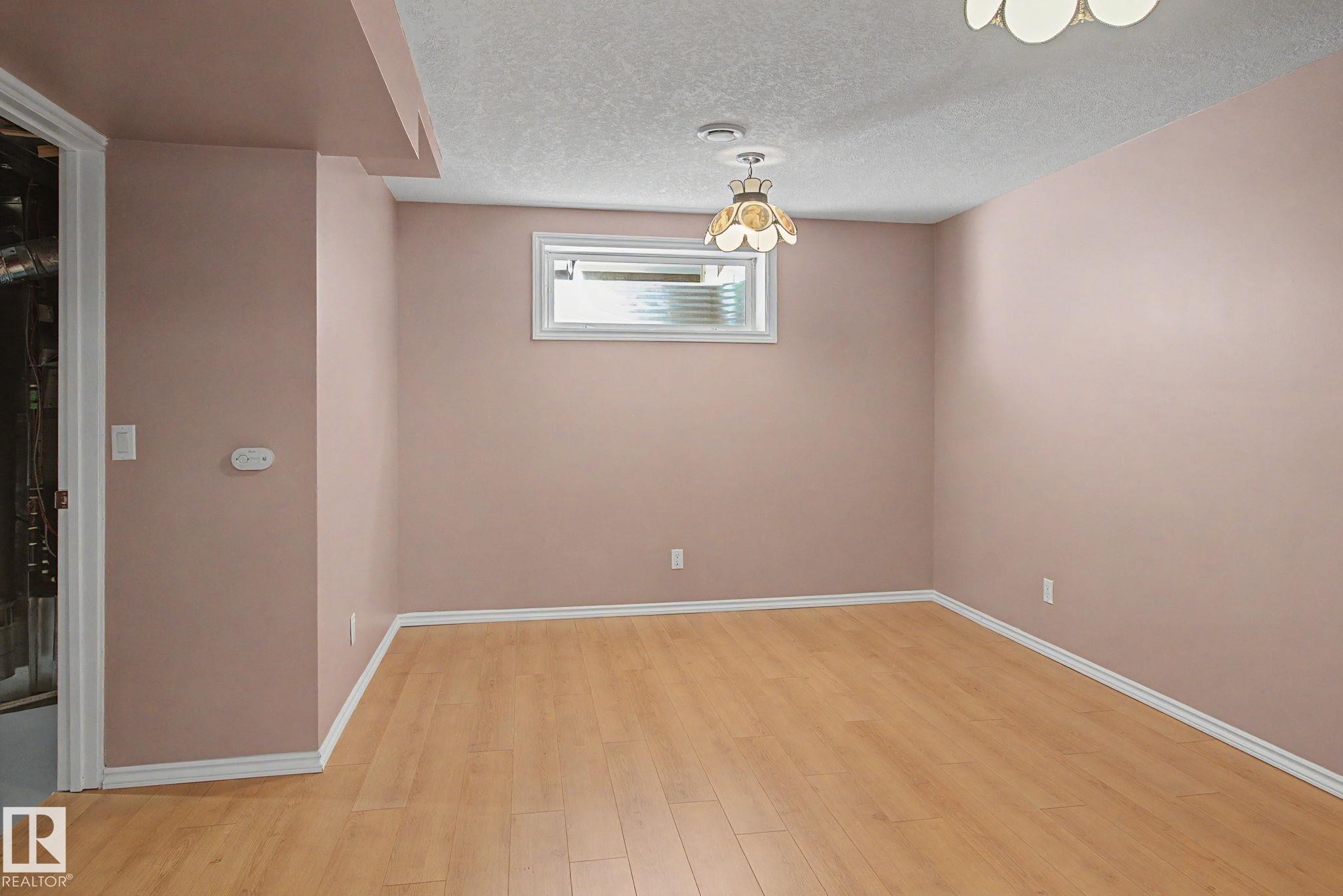 3505 Mclean Crescent, Edmonton, AB - Indoor Photo Showing Other Room