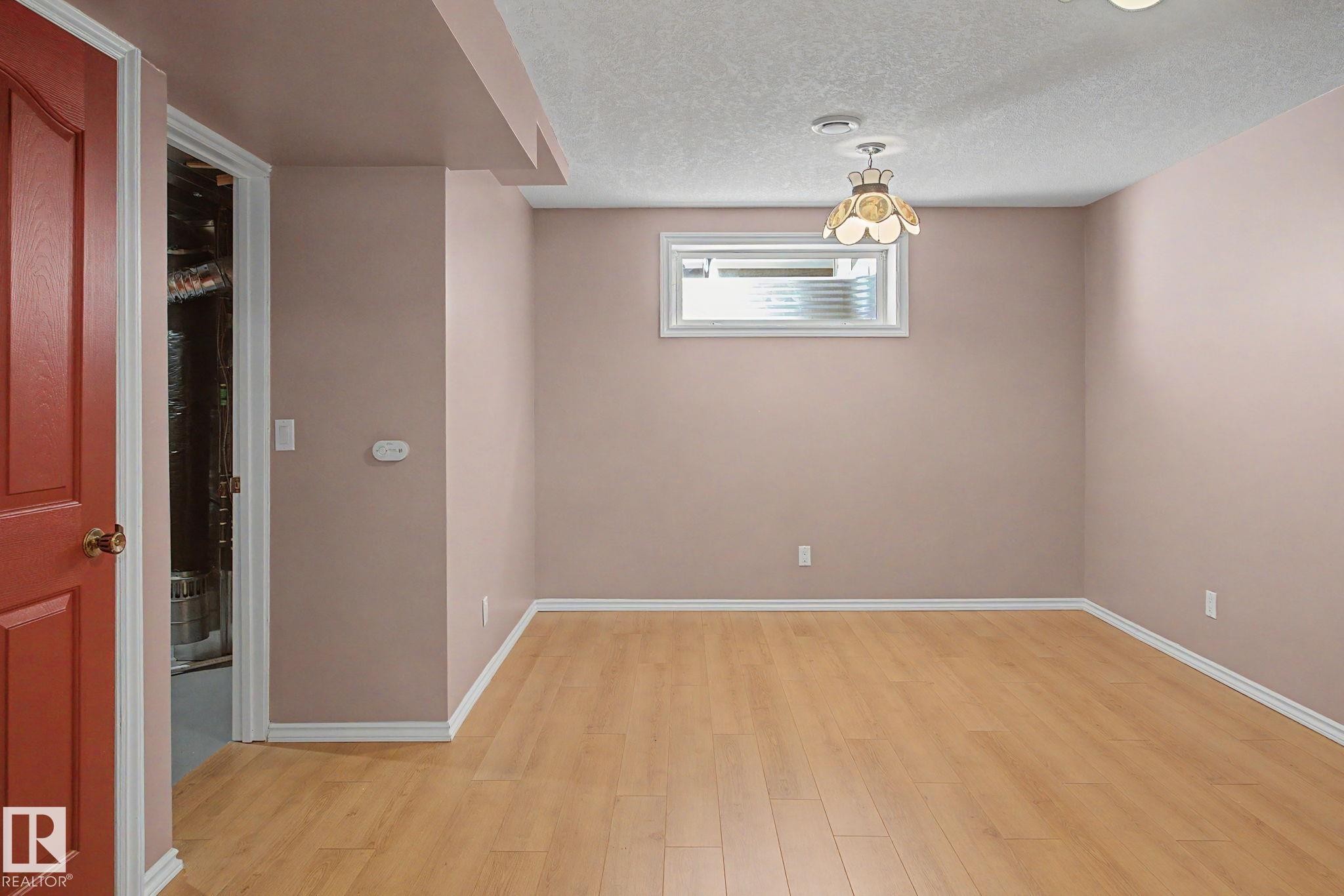 3505 Mclean Crescent, Edmonton, AB - Indoor Photo Showing Other Room