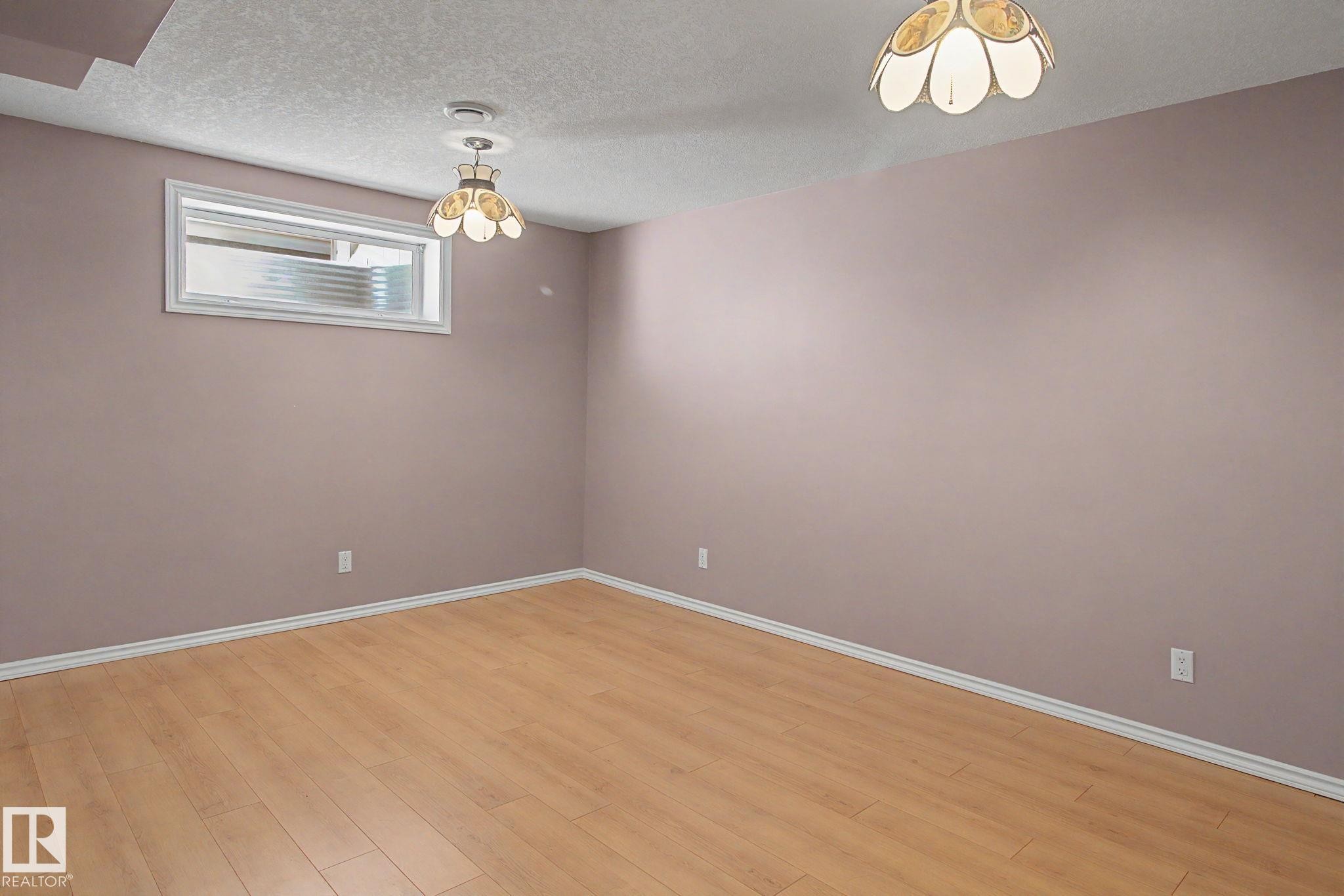 3505 Mclean Crescent, Edmonton, AB - Indoor Photo Showing Other Room