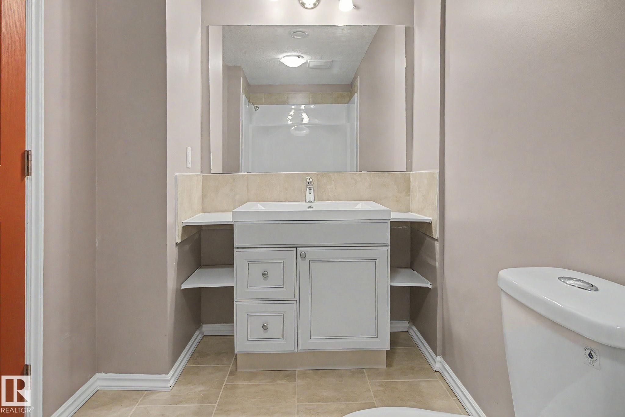 3505 Mclean Crescent, Edmonton, AB - Indoor Photo Showing Bathroom