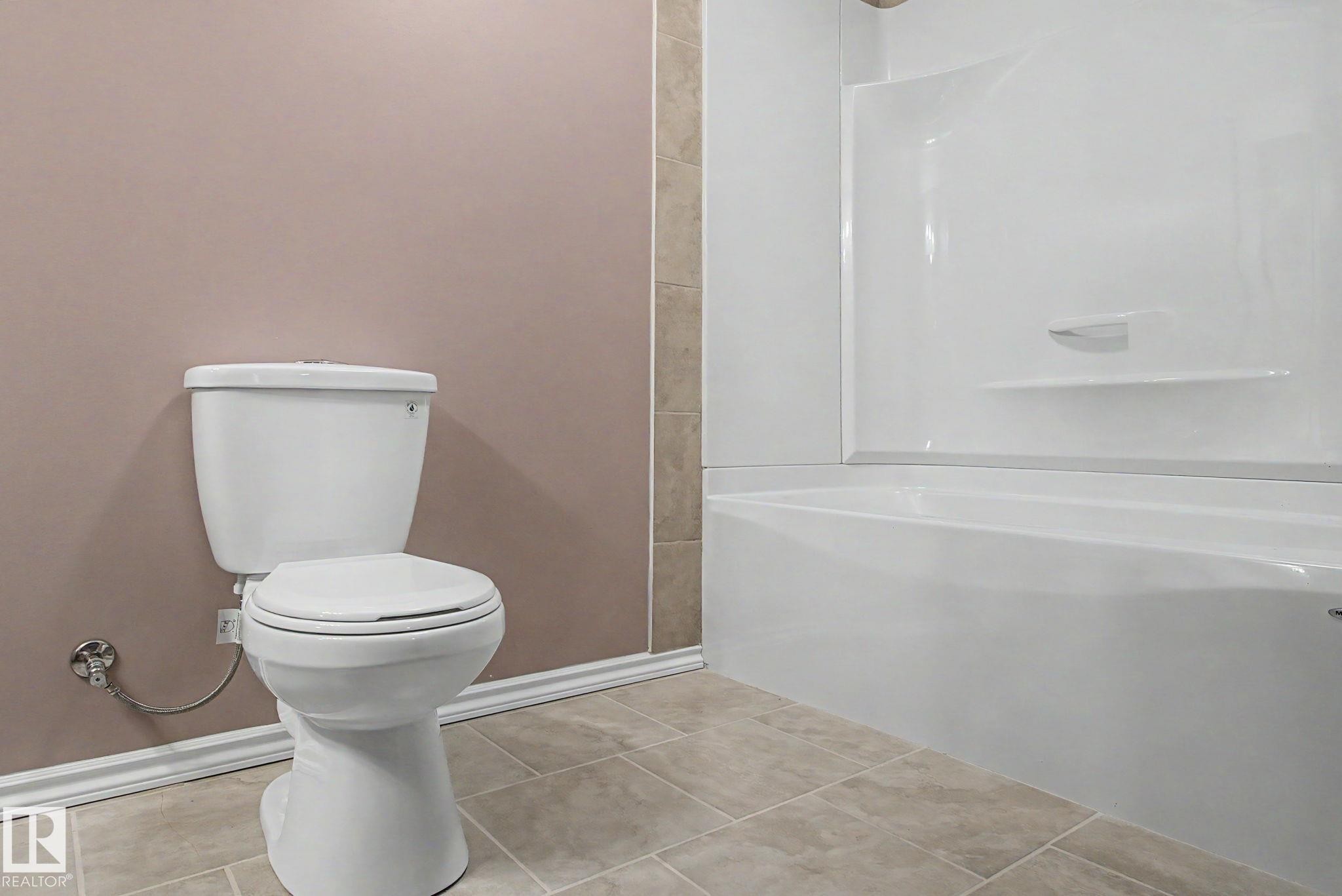 3505 Mclean Crescent, Edmonton, AB - Indoor Photo Showing Bathroom
