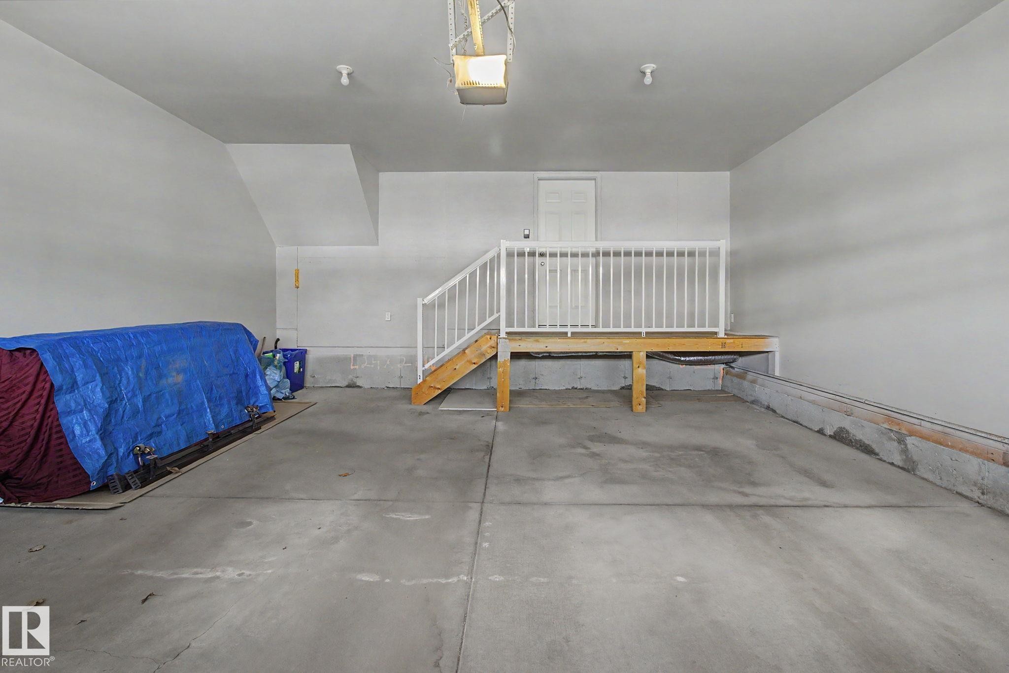 3505 Mclean Crescent, Edmonton, AB - Indoor Photo Showing Garage