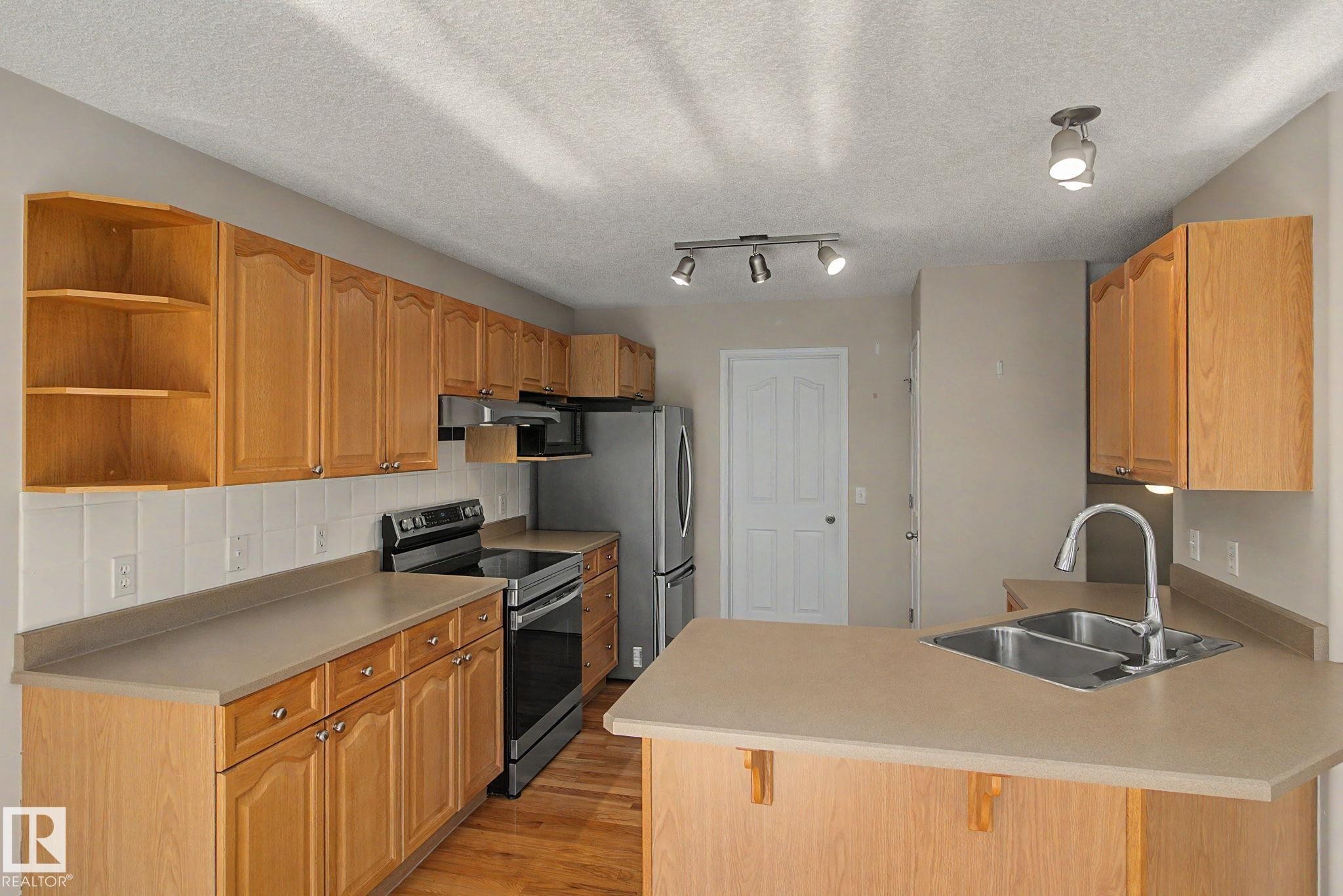 3505 Mclean Crescent, Edmonton, AB - Indoor Photo Showing Kitchen With Double Sink