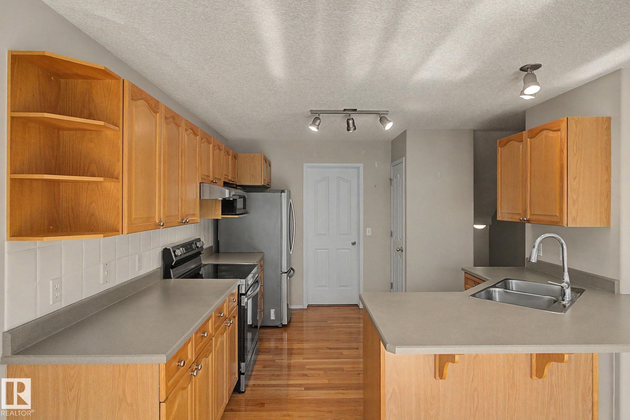 3505 Mclean Crescent, Edmonton, AB - Indoor Photo Showing Kitchen With Double Sink
