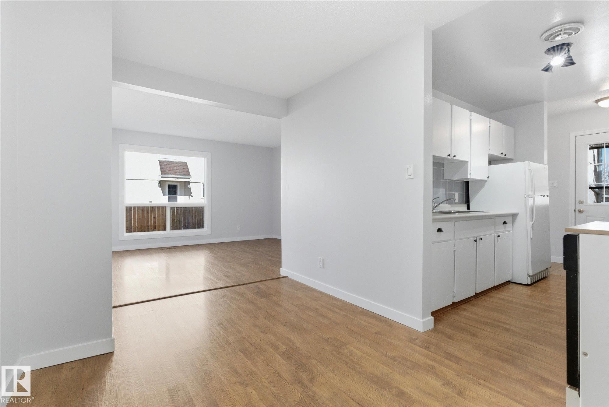 20 Athabasca Acres, Devon, AB - Indoor Photo Showing Kitchen