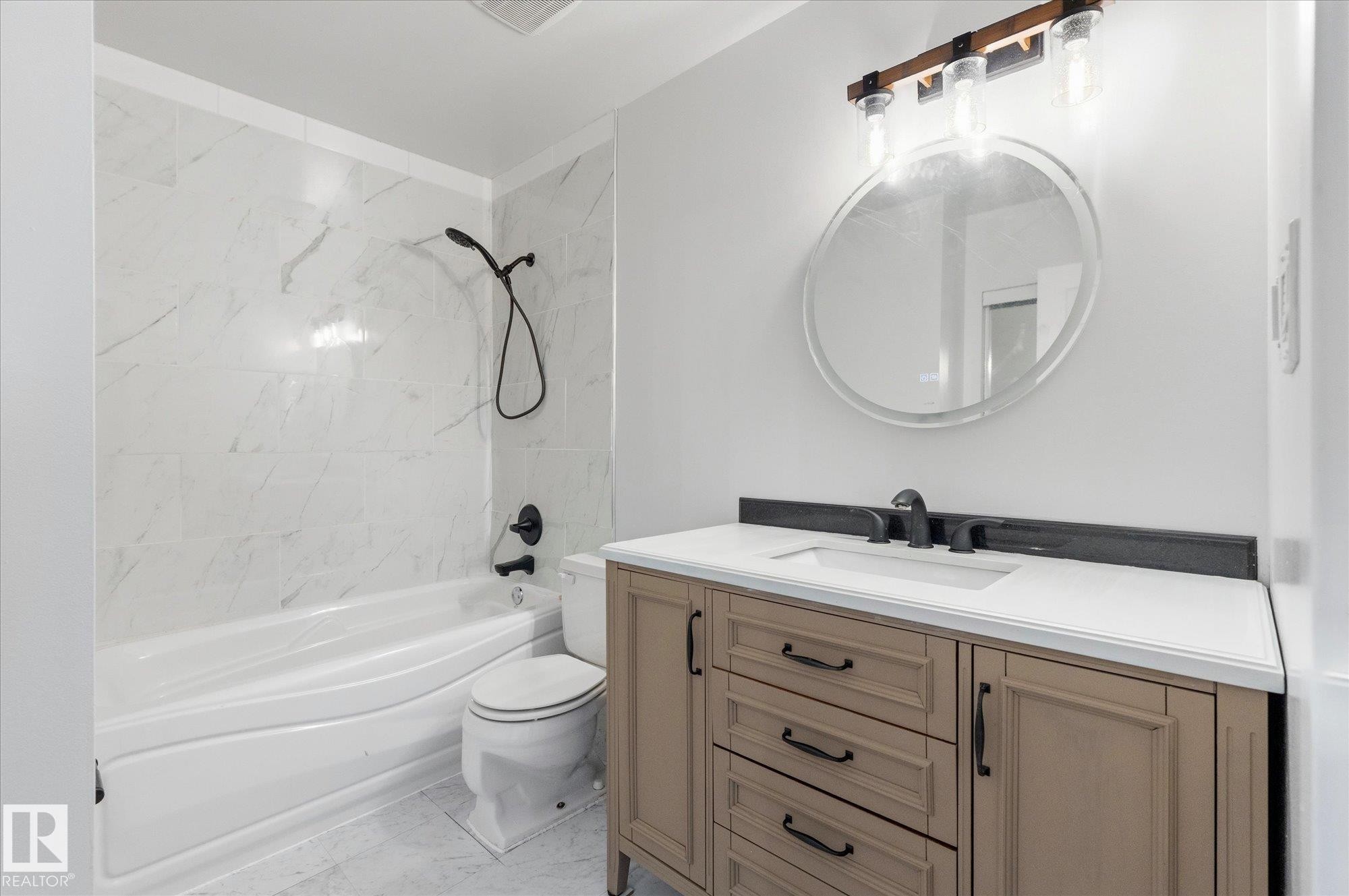20 Athabasca Acres, Devon, AB - Indoor Photo Showing Bathroom