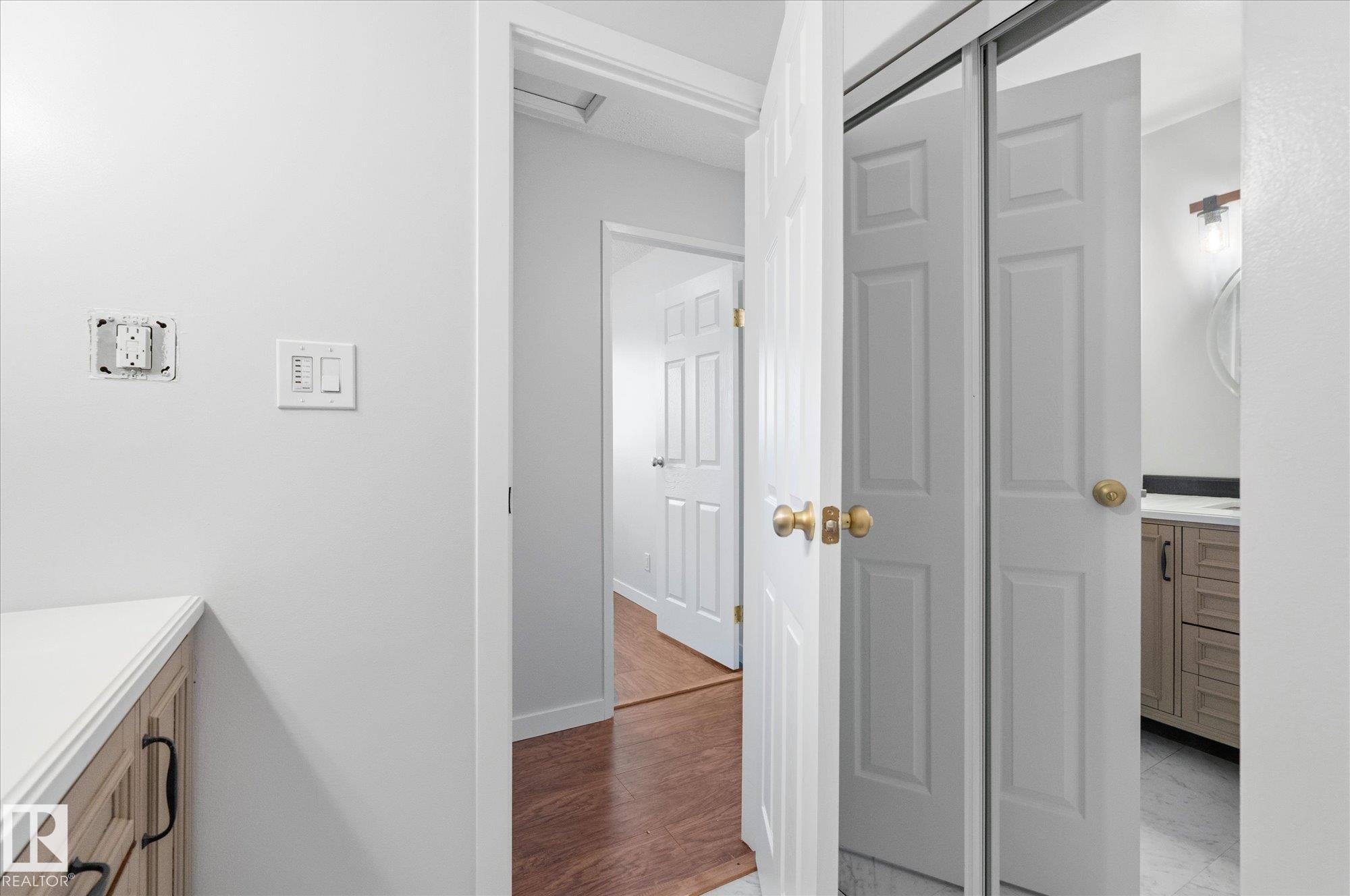 20 Athabasca Acres, Devon, AB - Indoor