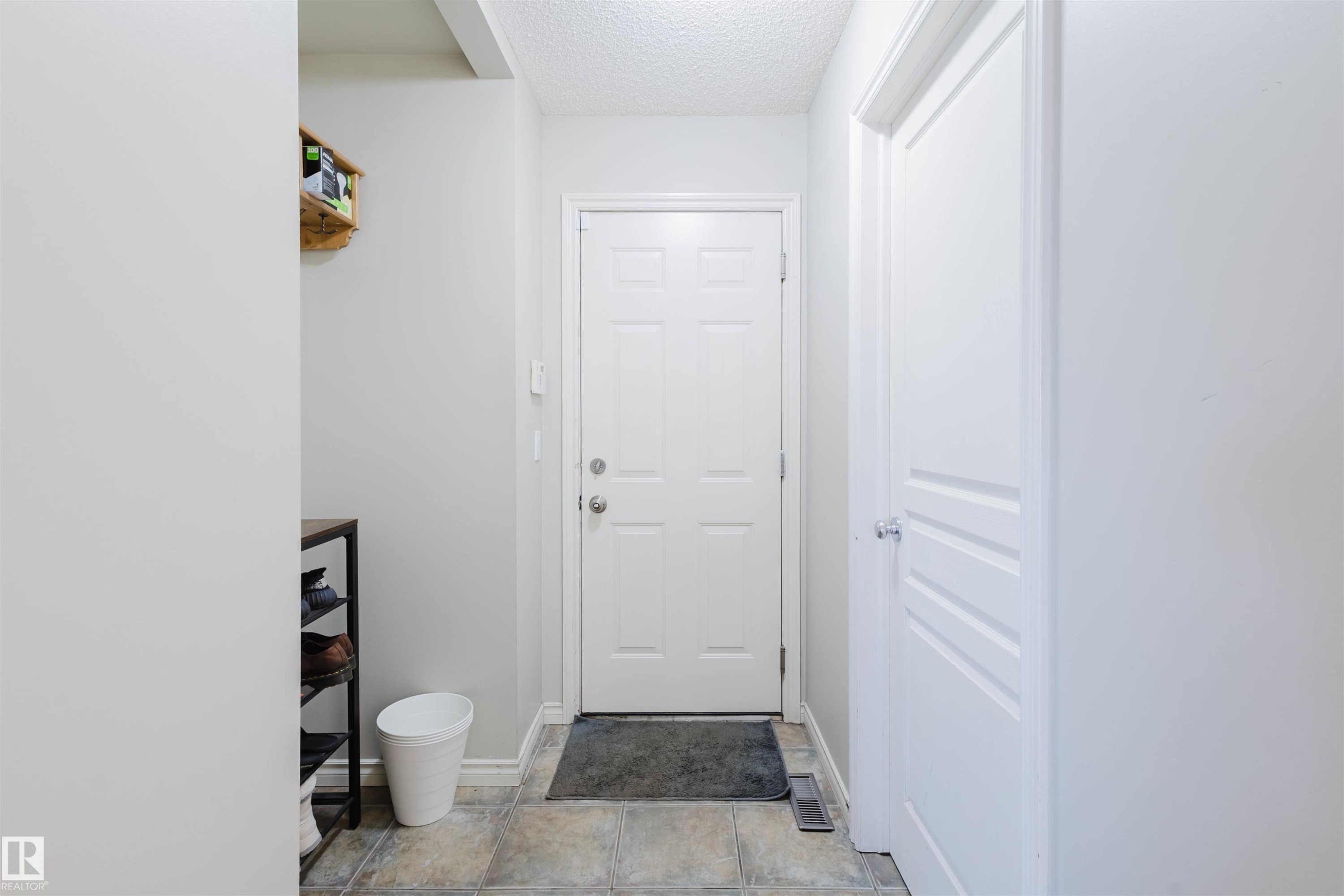 3534 Mclean Crescent, Edmonton, AB - Indoor Photo Showing Other Room