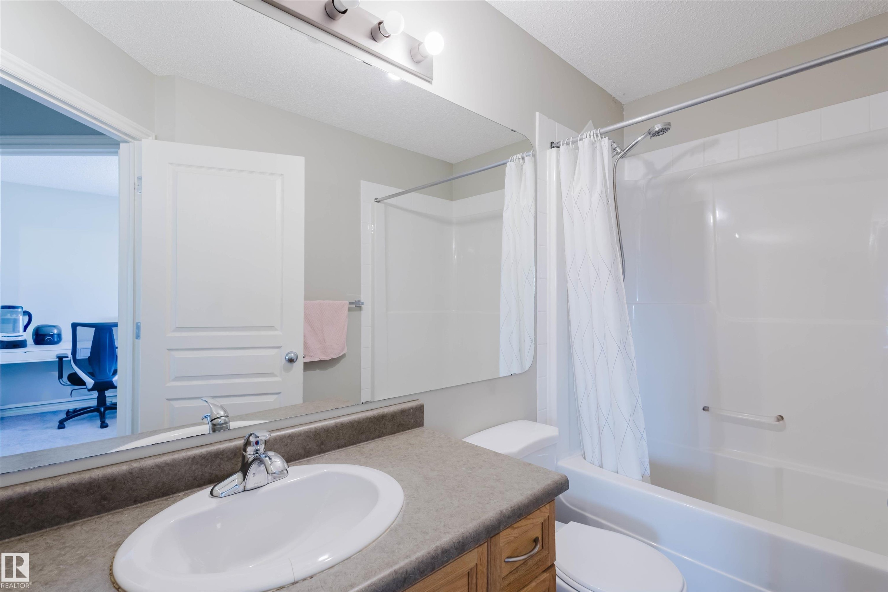 3534 Mclean Crescent, Edmonton, AB - Indoor Photo Showing Bathroom