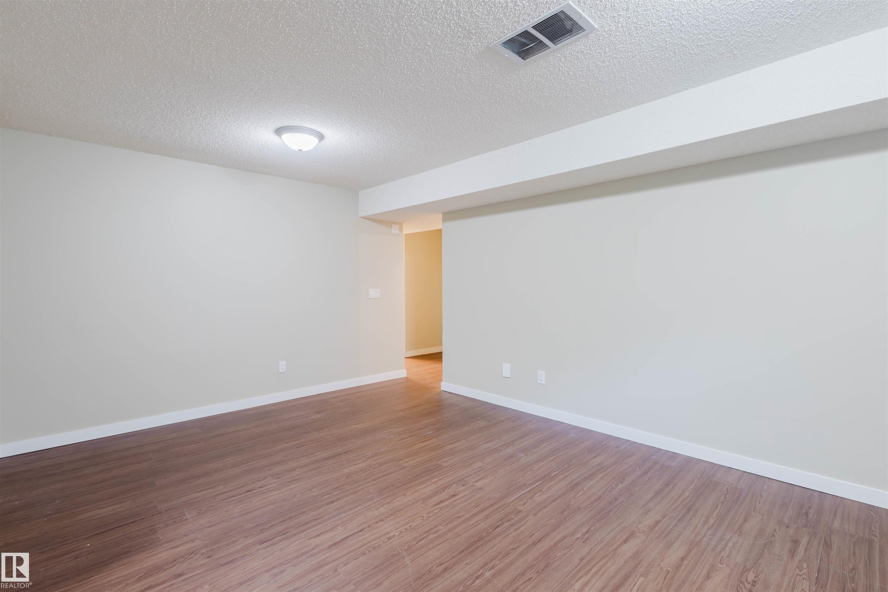 3534 Mclean Crescent, Edmonton, AB - Indoor Photo Showing Other Room