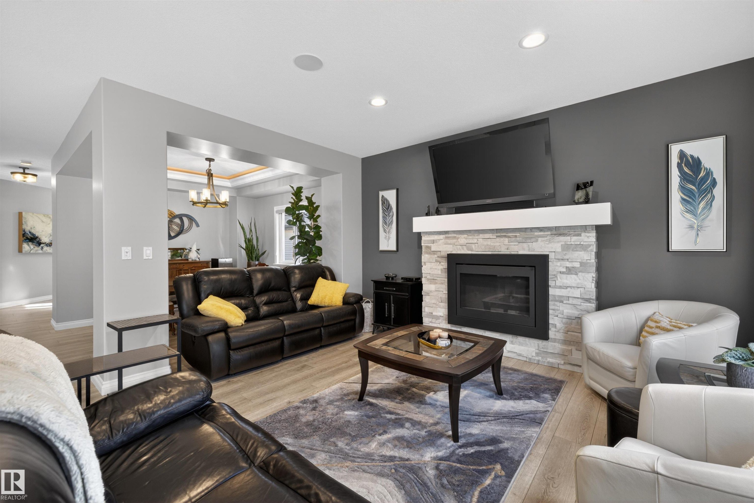 3353 Hilton Crescent, Edmonton, AB - Indoor Photo Showing Living Room With Fireplace