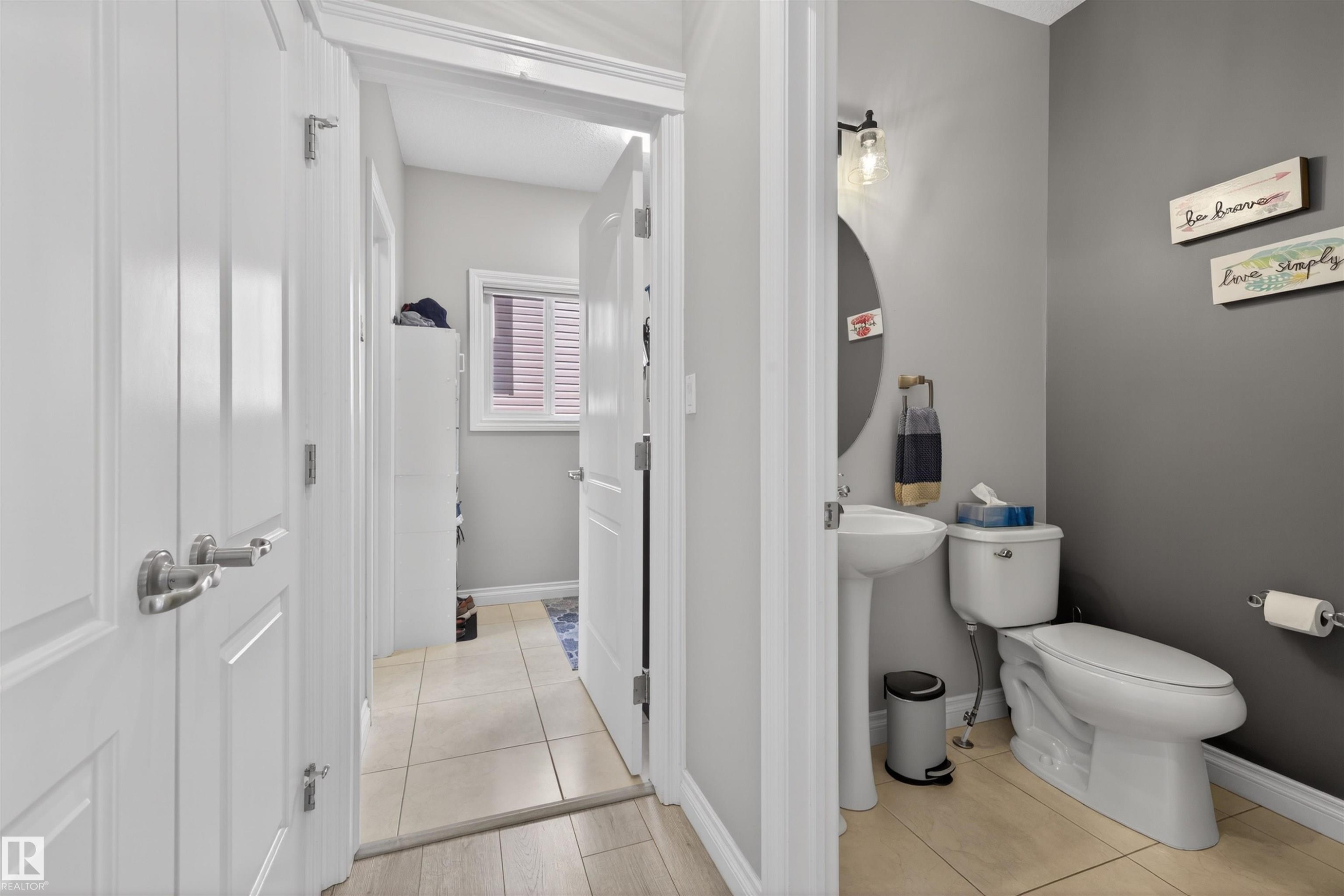 3353 Hilton Crescent, Edmonton, AB - Indoor Photo Showing Bathroom