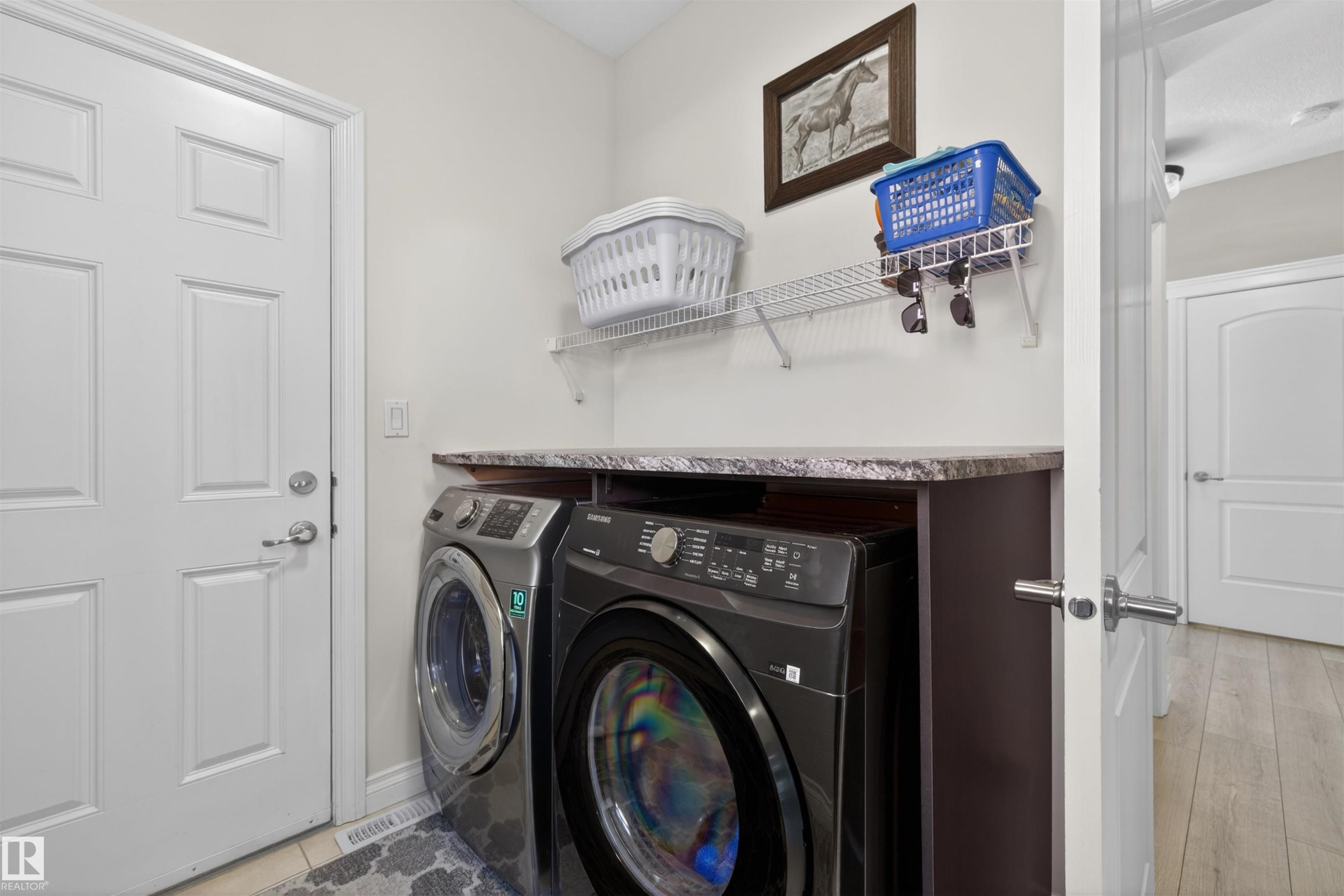 3353 Hilton Crescent, Edmonton, AB - Indoor Photo Showing Laundry Room