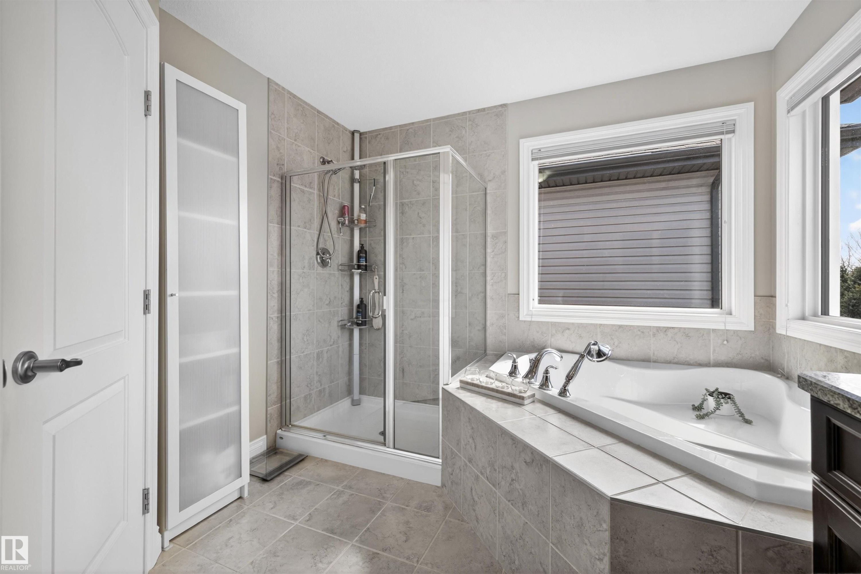 3353 Hilton Crescent, Edmonton, AB - Indoor Photo Showing Bathroom