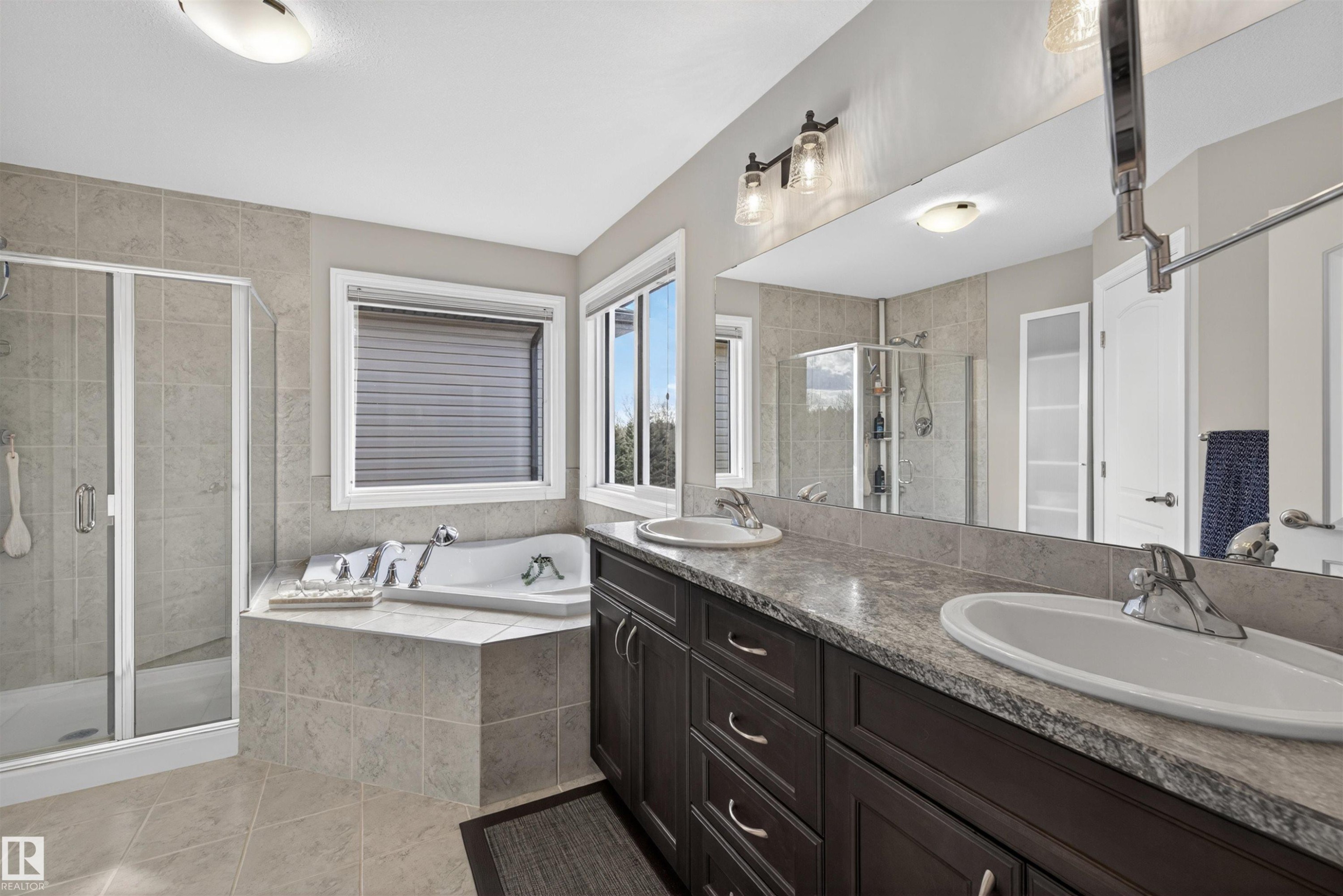 3353 Hilton Crescent, Edmonton, AB - Indoor Photo Showing Bathroom