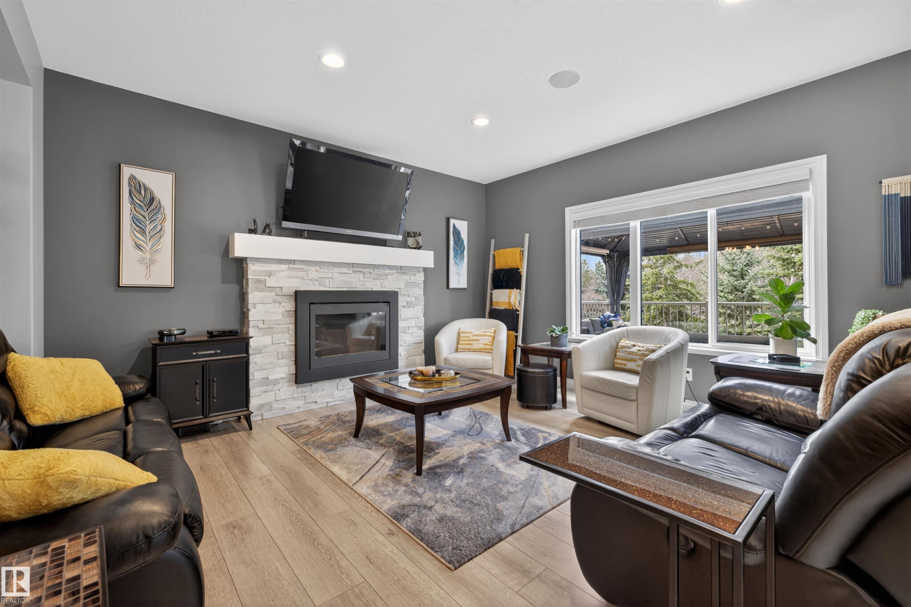 3353 Hilton Crescent, Edmonton, AB - Indoor Photo Showing Living Room With Fireplace