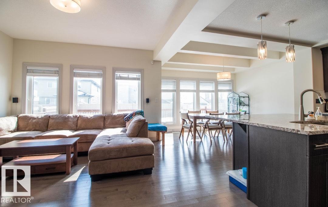 13855 143 Avenue, Edmonton, AB - Indoor Photo Showing Living Room