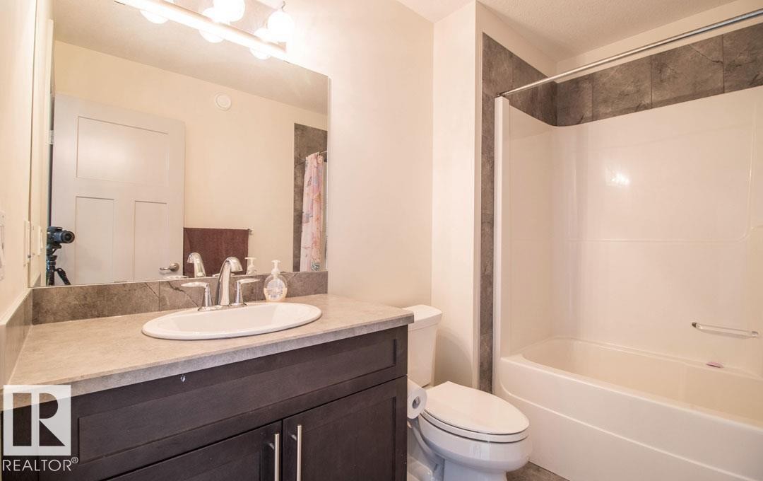 13855 143 Avenue, Edmonton, AB - Indoor Photo Showing Bathroom