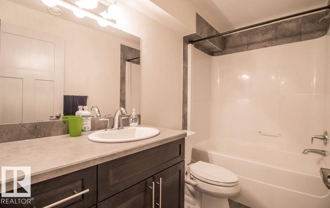 13855 143 Avenue, Edmonton, AB - Indoor Photo Showing Bathroom
