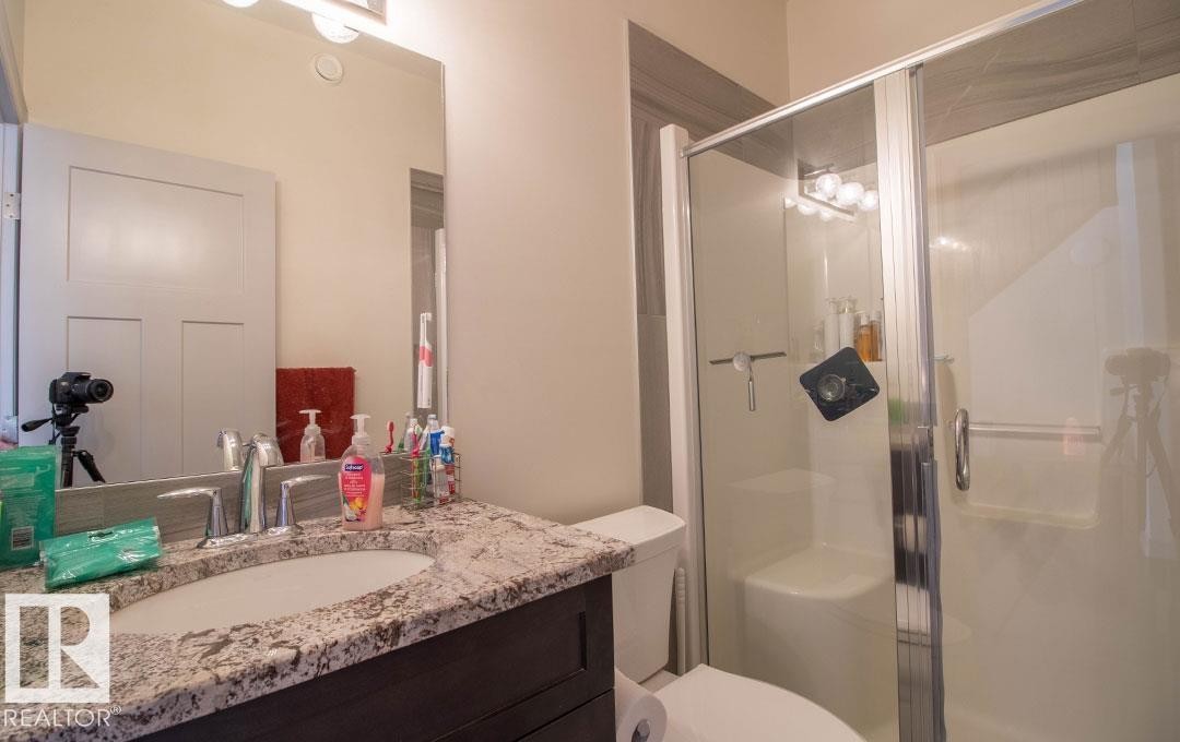 13855 143 Avenue, Edmonton, AB - Indoor Photo Showing Bathroom