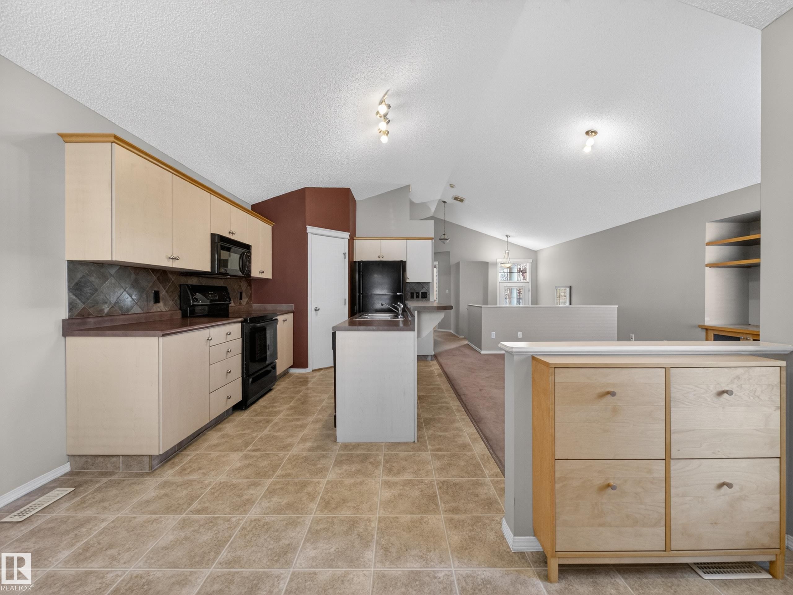 7912 10 Avenue, Edmonton, AB - Indoor Photo Showing Kitchen