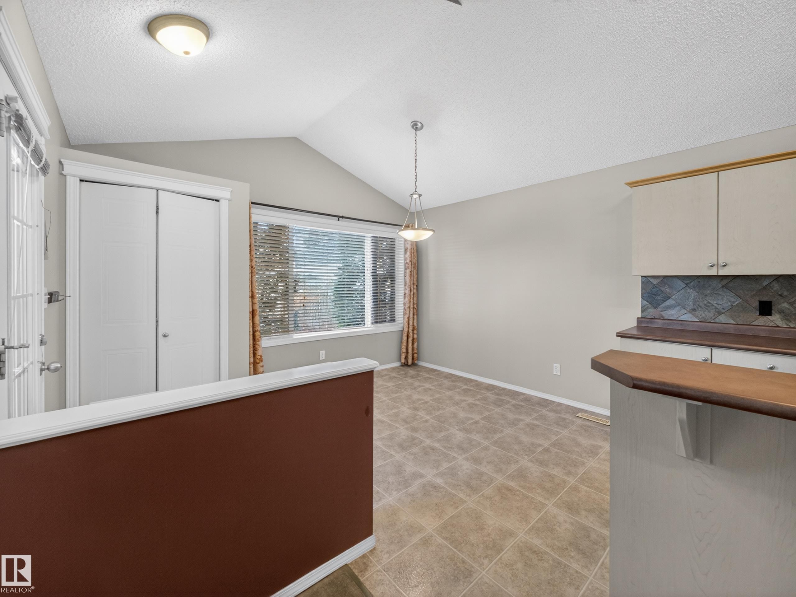 7912 10 Avenue, Edmonton, AB - Indoor Photo Showing Other Room