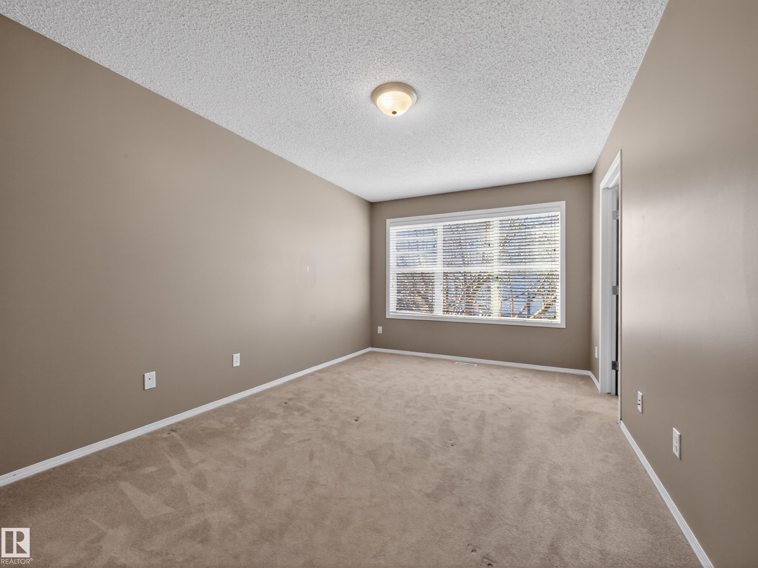 7912 10 Avenue, Edmonton, AB - Indoor Photo Showing Other Room