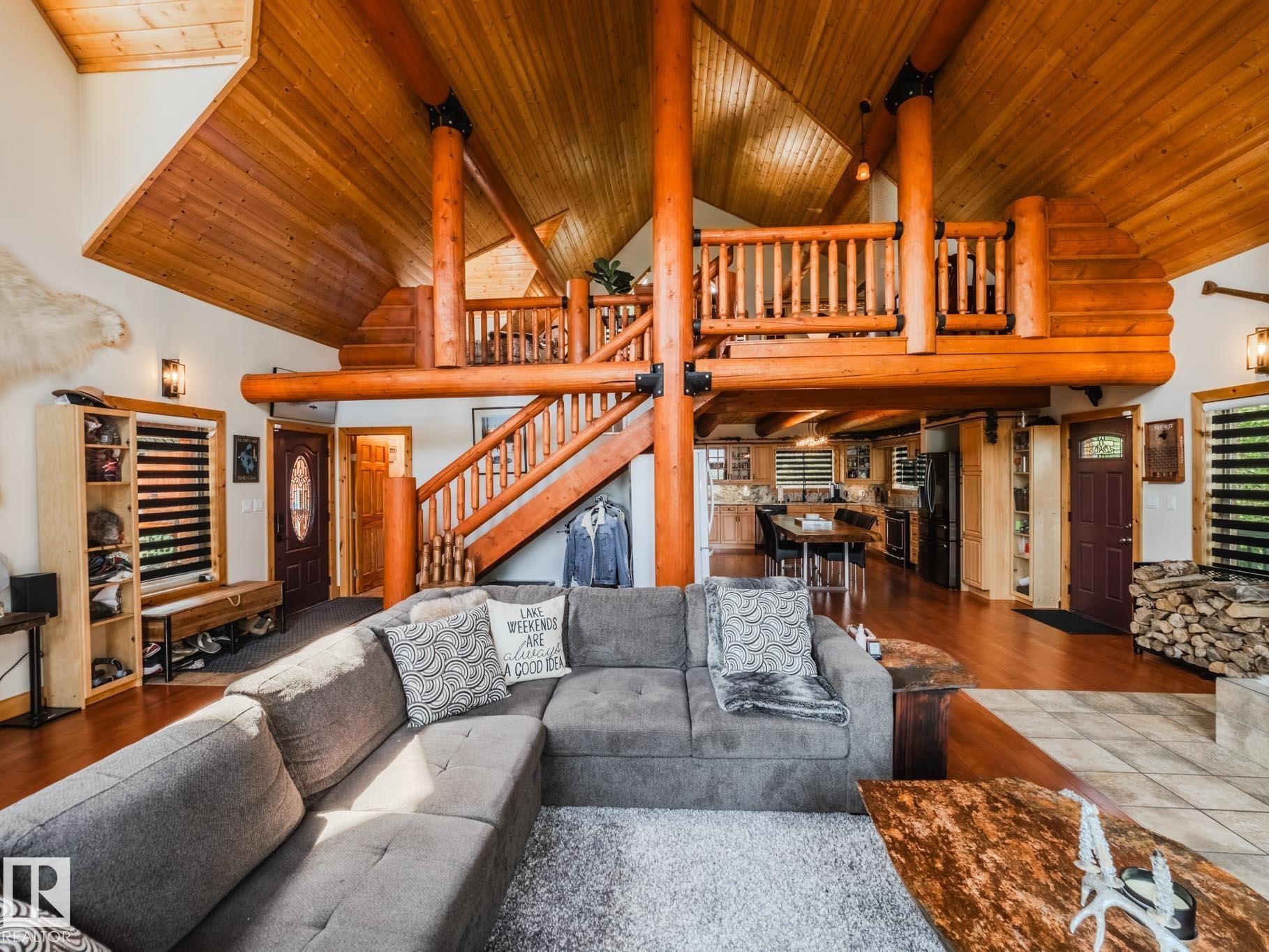 213 Lakeshore Drive, Rural Athabasca County, AB - Indoor Photo Showing Living Room