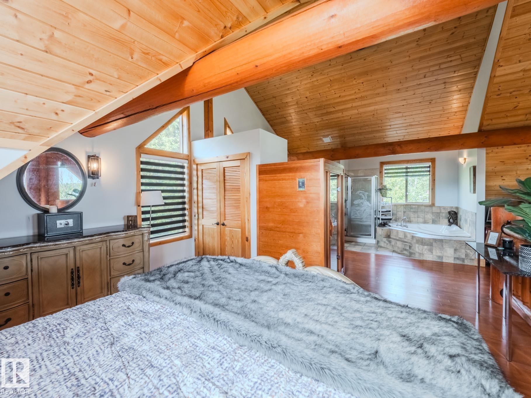 213 Lakeshore Drive, Rural Athabasca County, AB - Indoor Photo Showing Bedroom