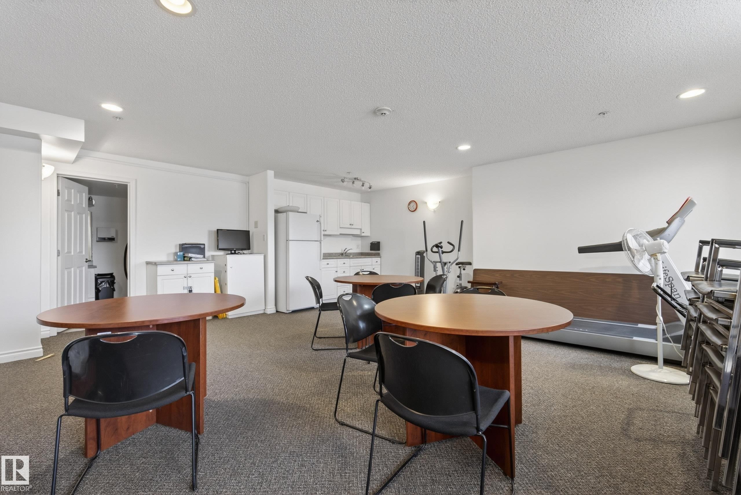 #113 13625 34 St Nw, Edmonton, AB - Indoor