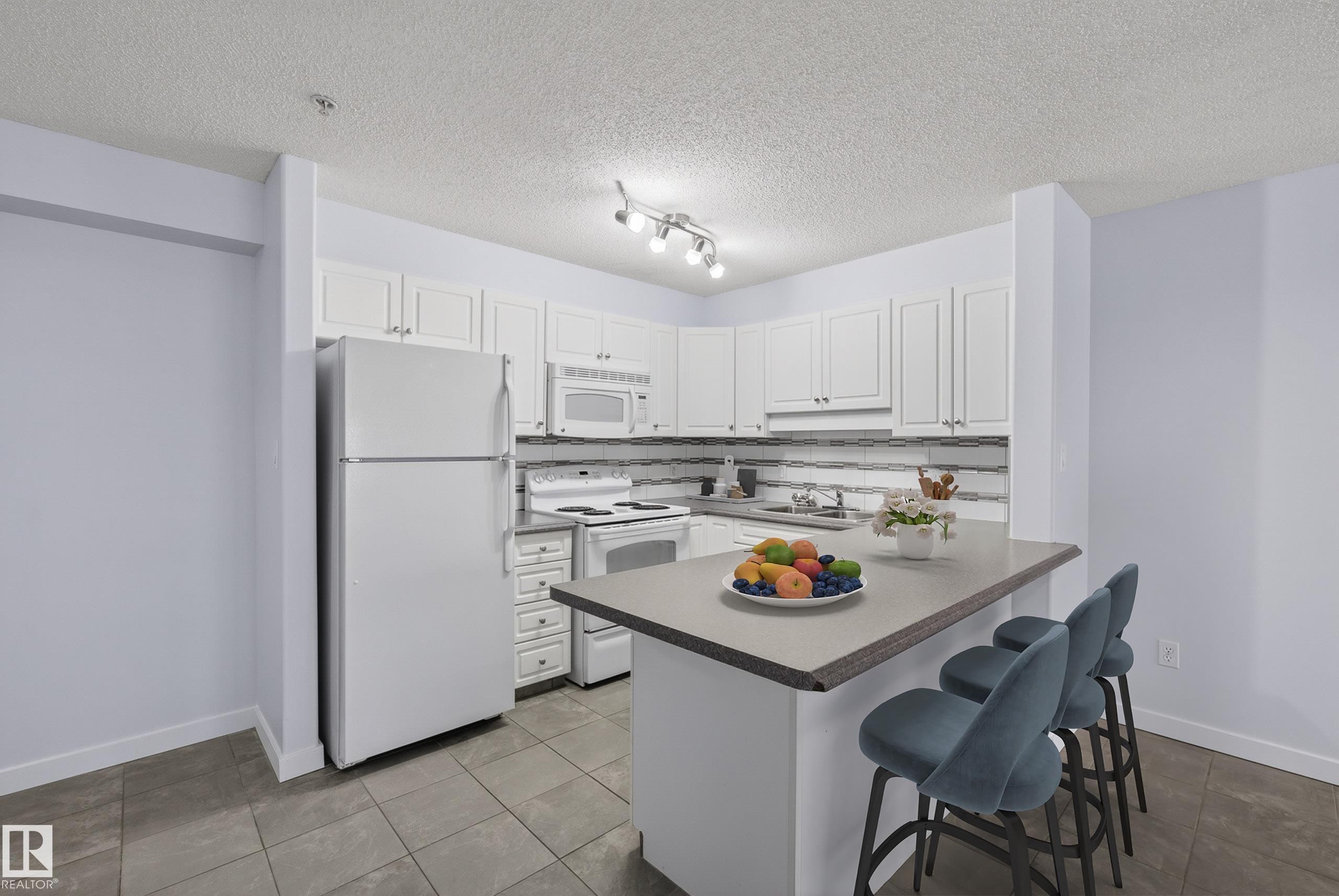#113 13625 34 St Nw, Edmonton, AB - Indoor Photo Showing Kitchen