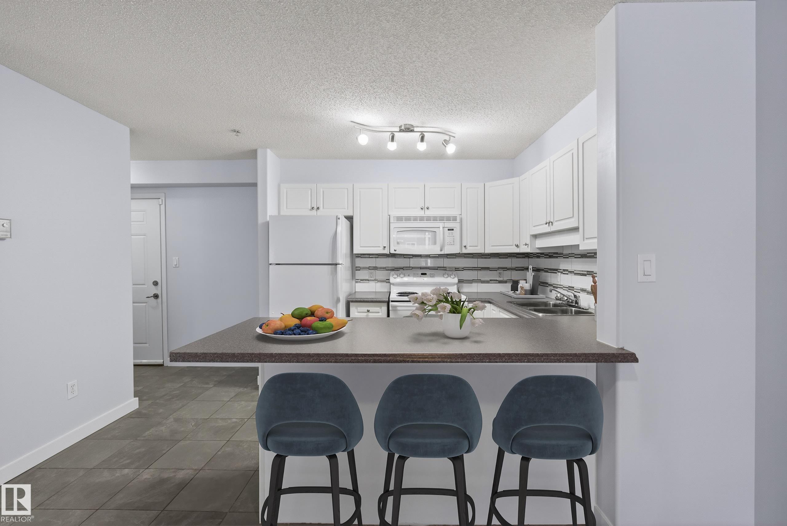 #113 13625 34 St Nw, Edmonton, AB - Indoor Photo Showing Kitchen