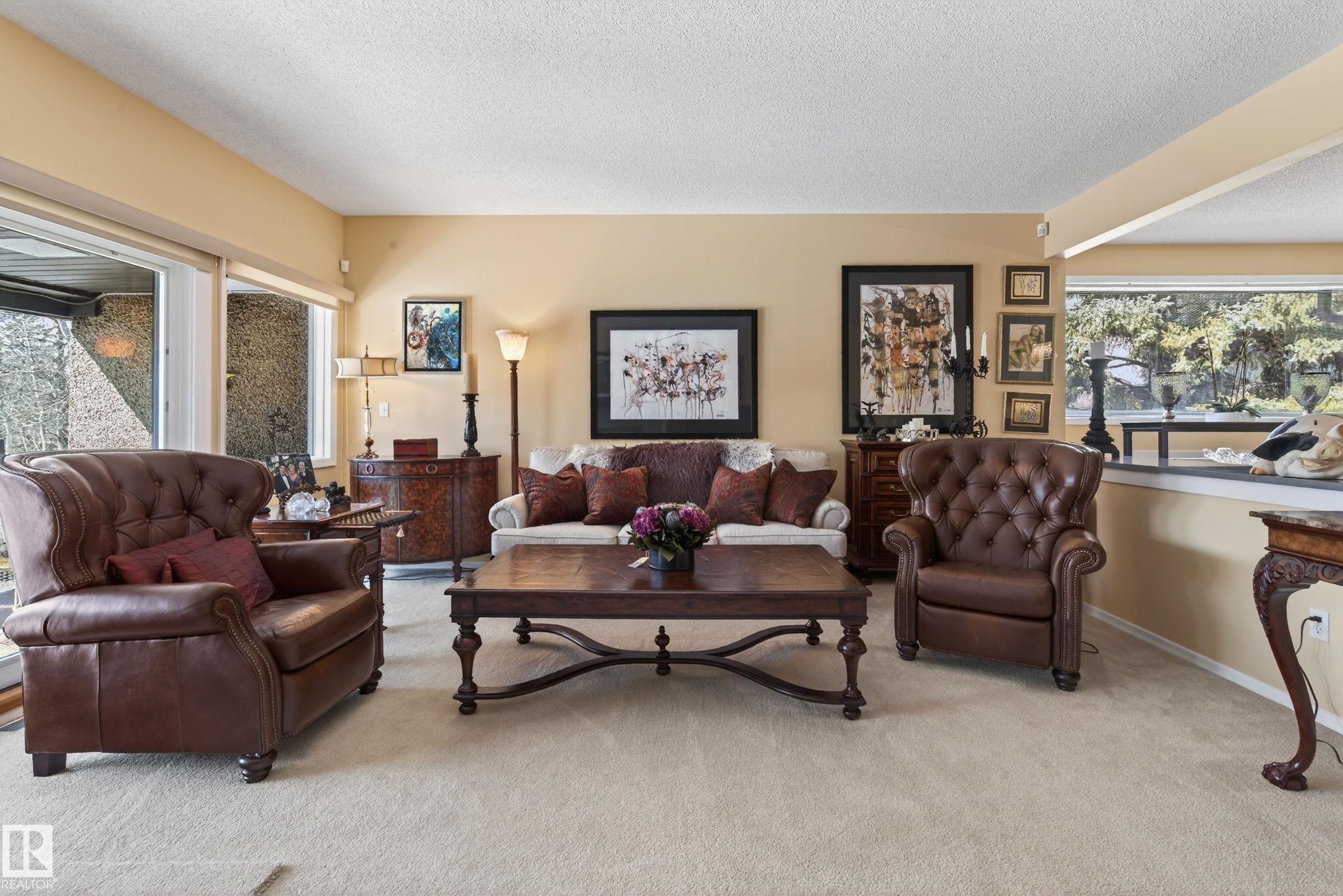 76 Willow Way, Edmonton, AB - Indoor Photo Showing Living Room