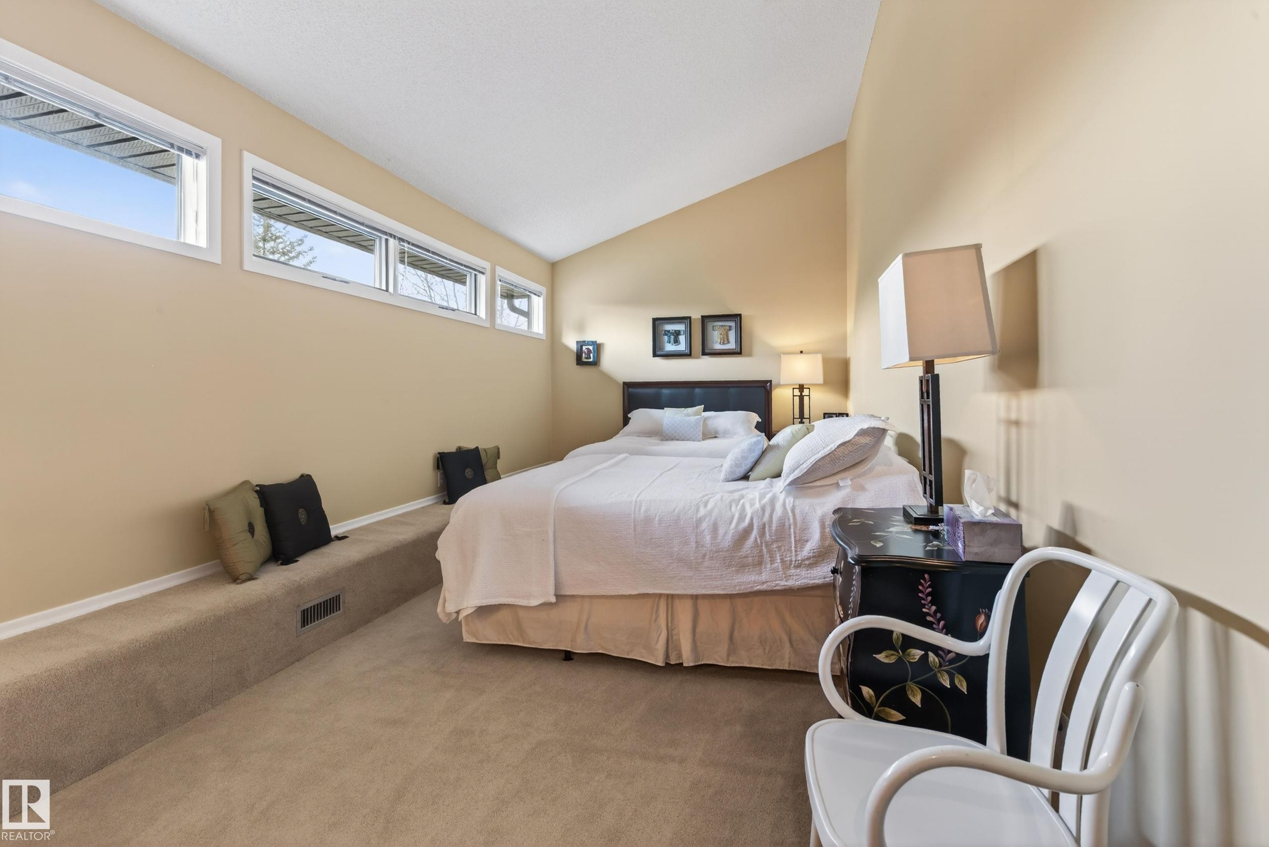 76 Willow Way, Edmonton, AB - Indoor Photo Showing Bedroom