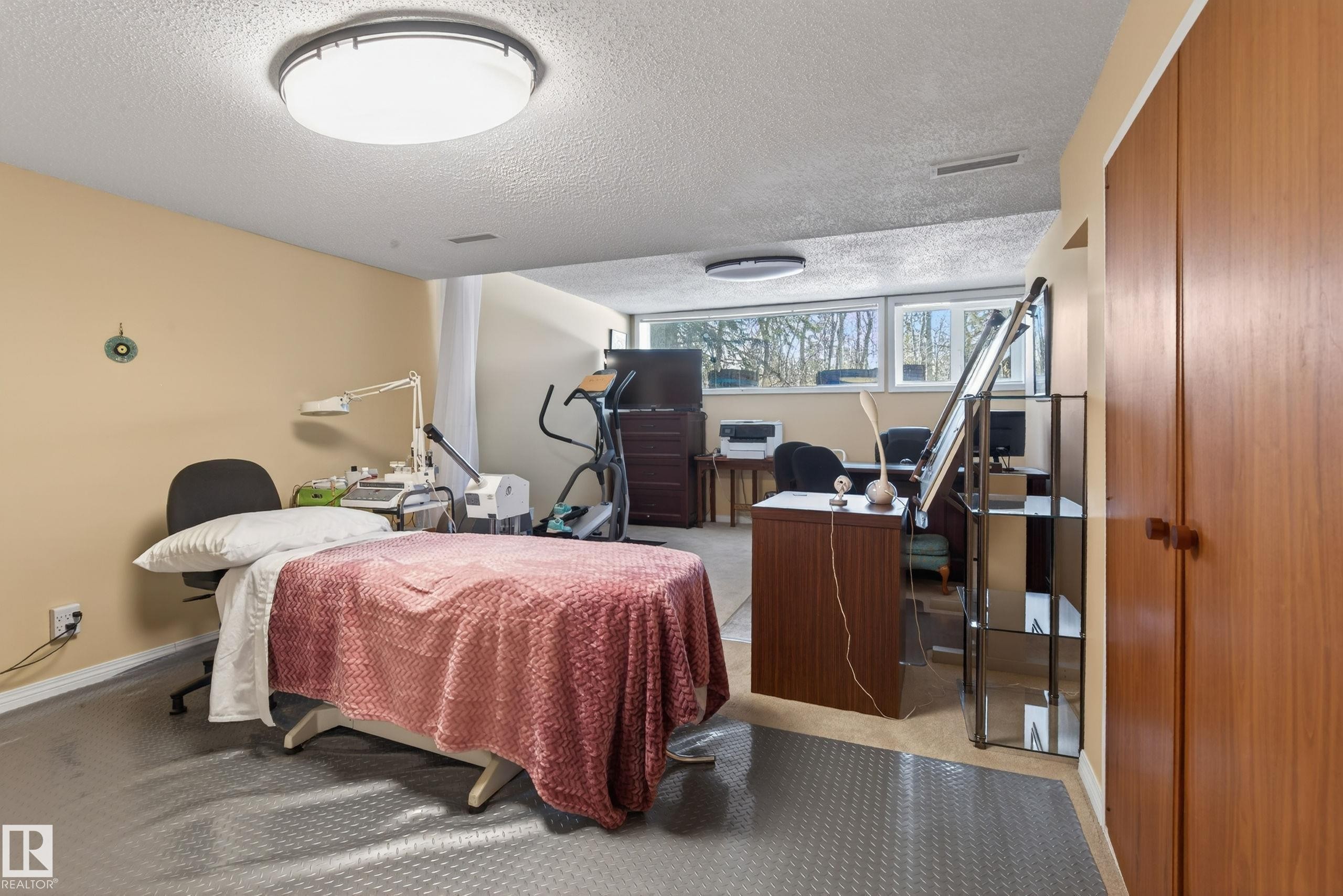 76 Willow Way, Edmonton, AB - Indoor Photo Showing Bedroom